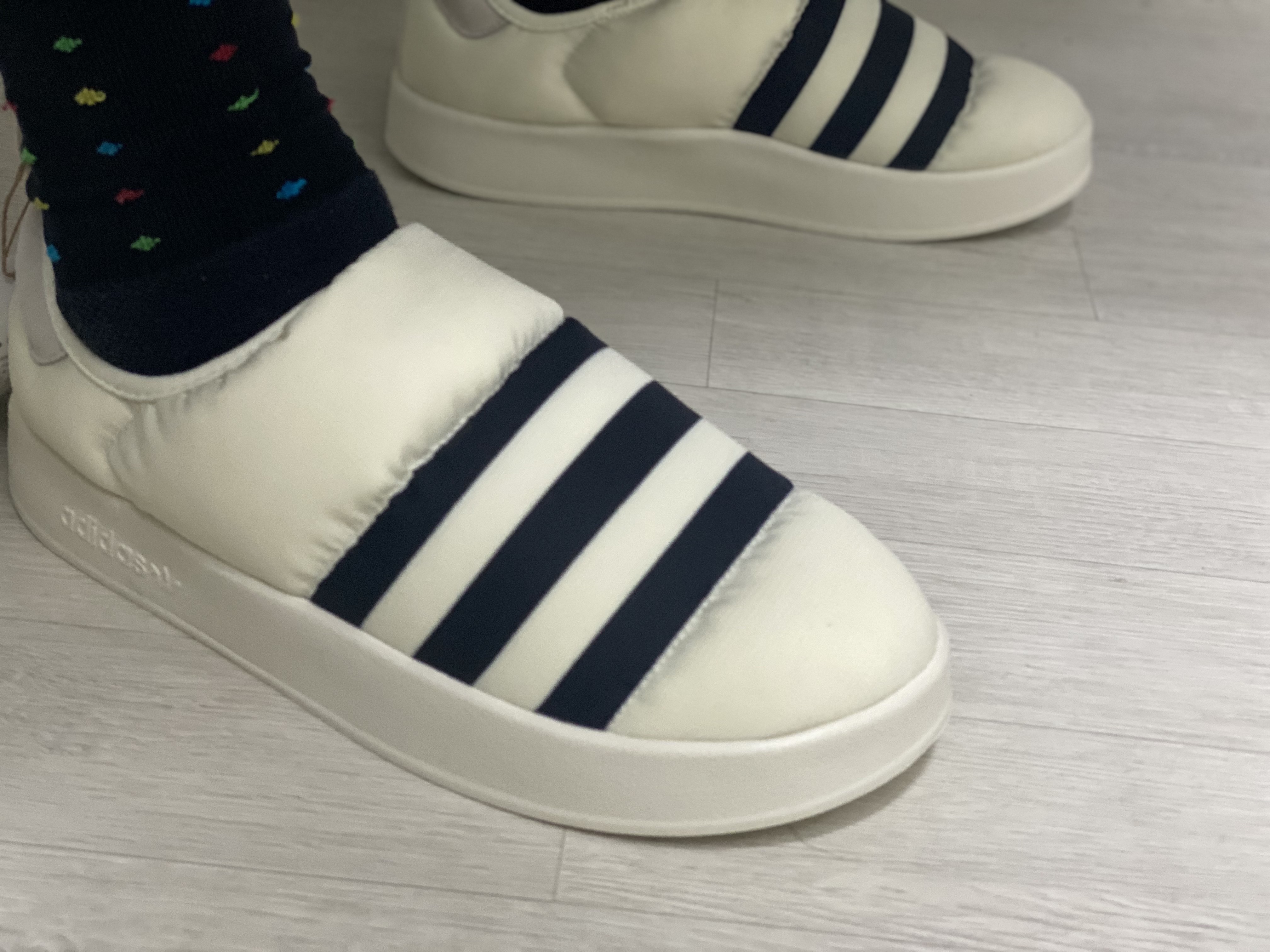 Adidas Puffylette Off White 착용 스타일