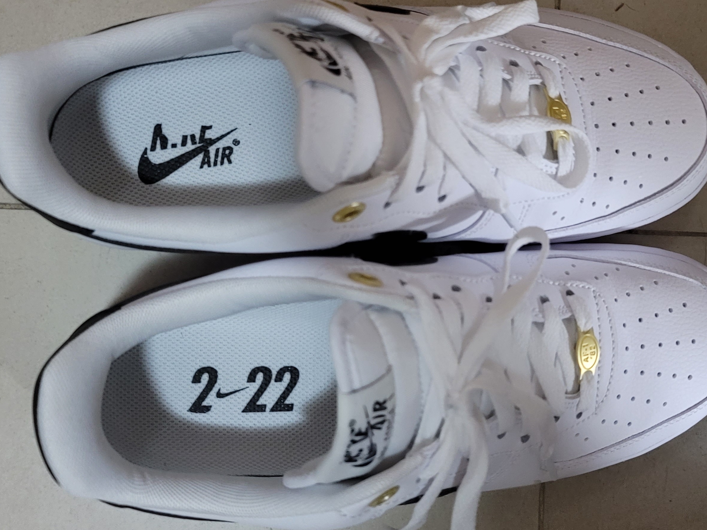 Nike Air Force 1 '07 LV8 40th Anniversary Join Forces White Black 착용 스타일 - 2
