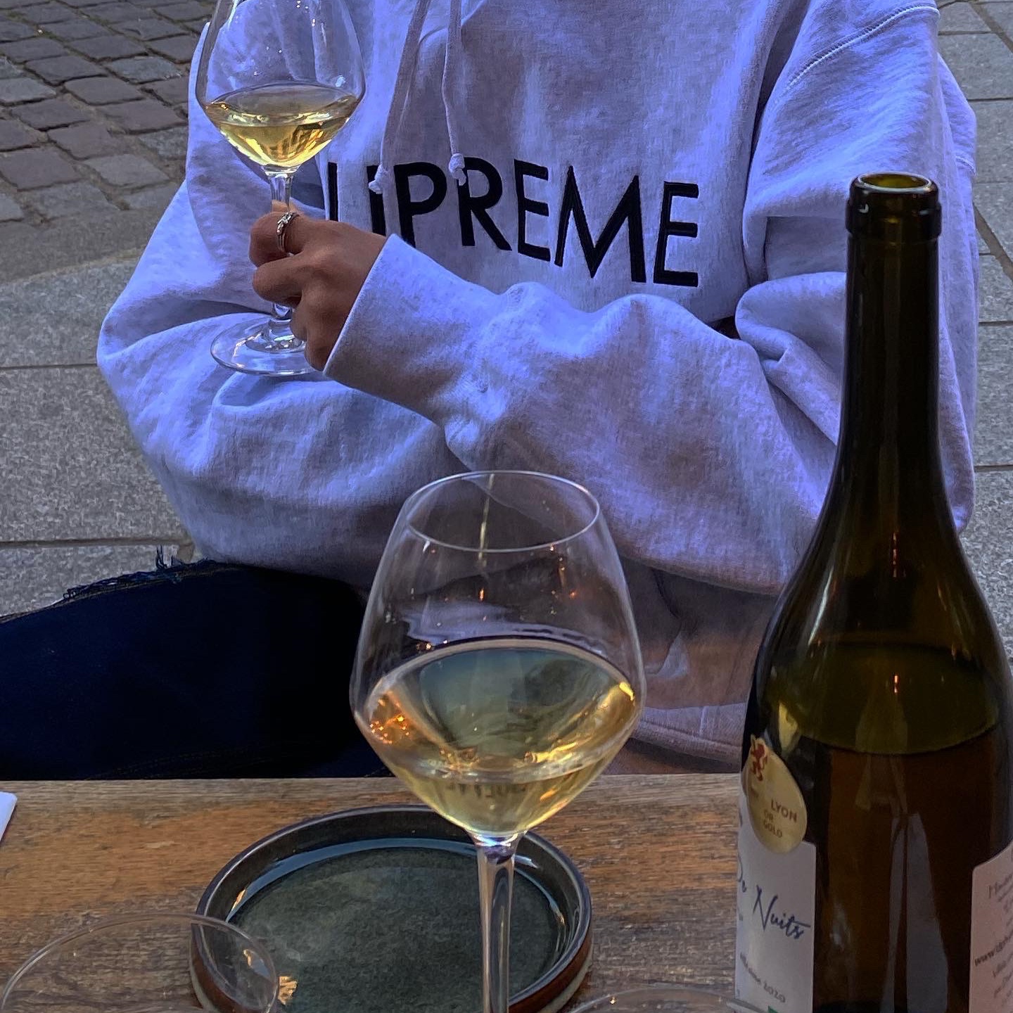 Supreme Capital Hooded Sweatshirt Ash Grey - 22FW 착용 스타일 - 2