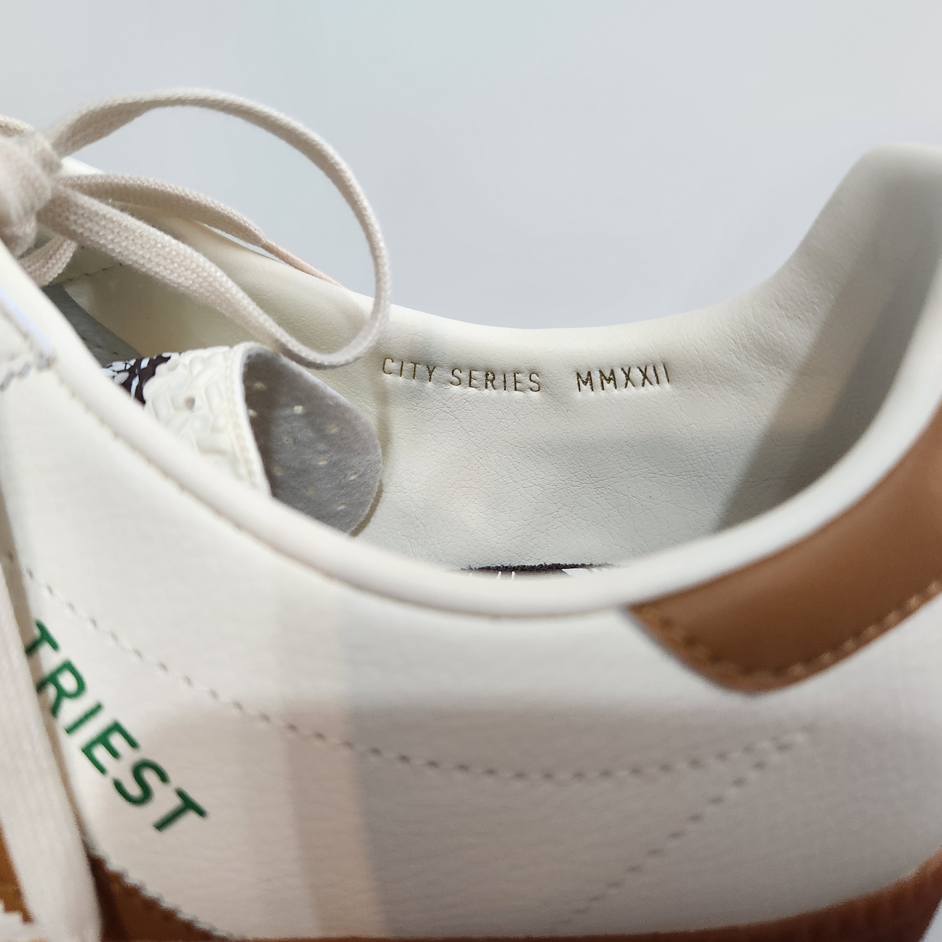 Adidas City Series Triest Cream White 착용 스타일 - 2