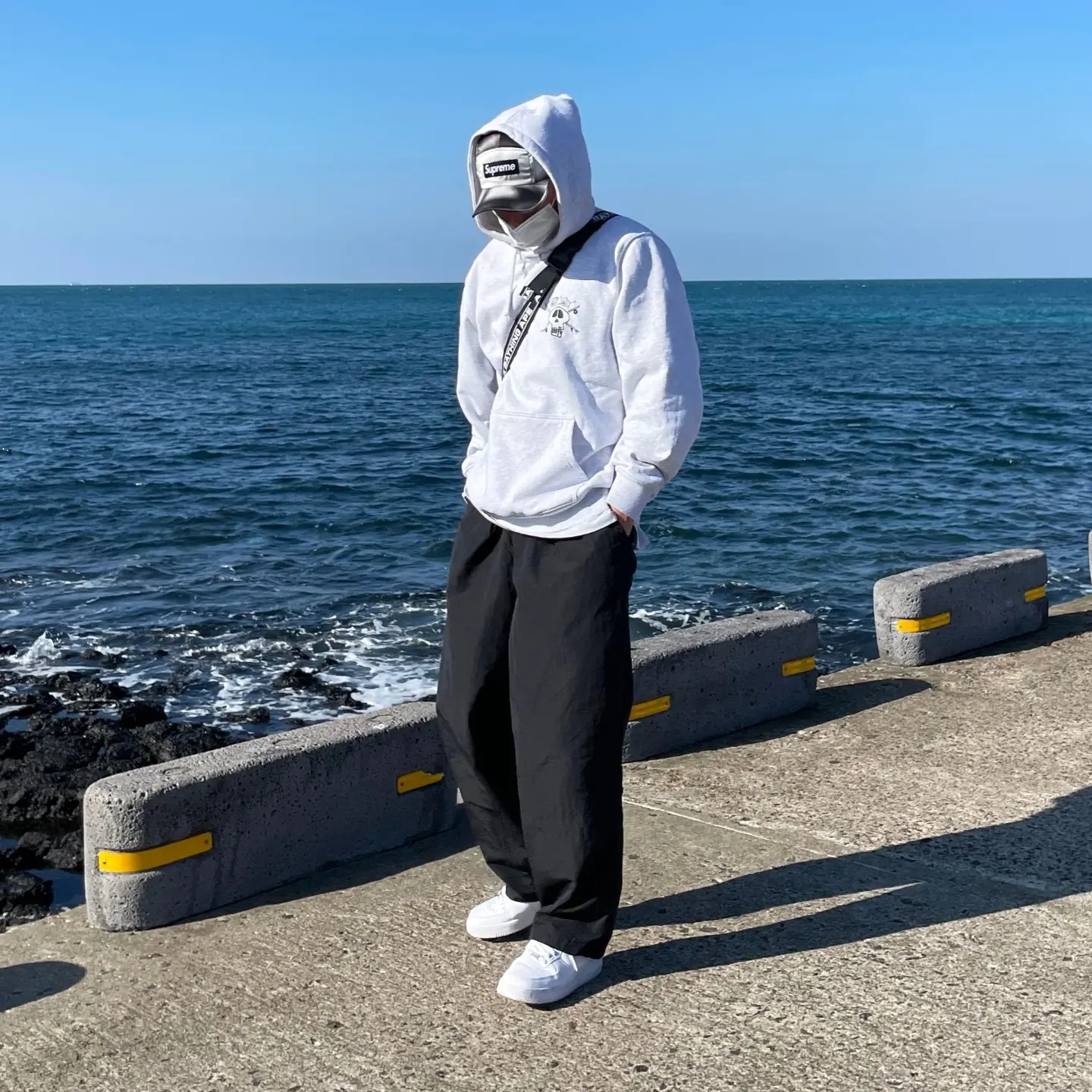 Stussy Surf Skate Skull Hoodie Ash Heather, Nike Air Force 1 '07 Low White 착용 스타일 - 1
