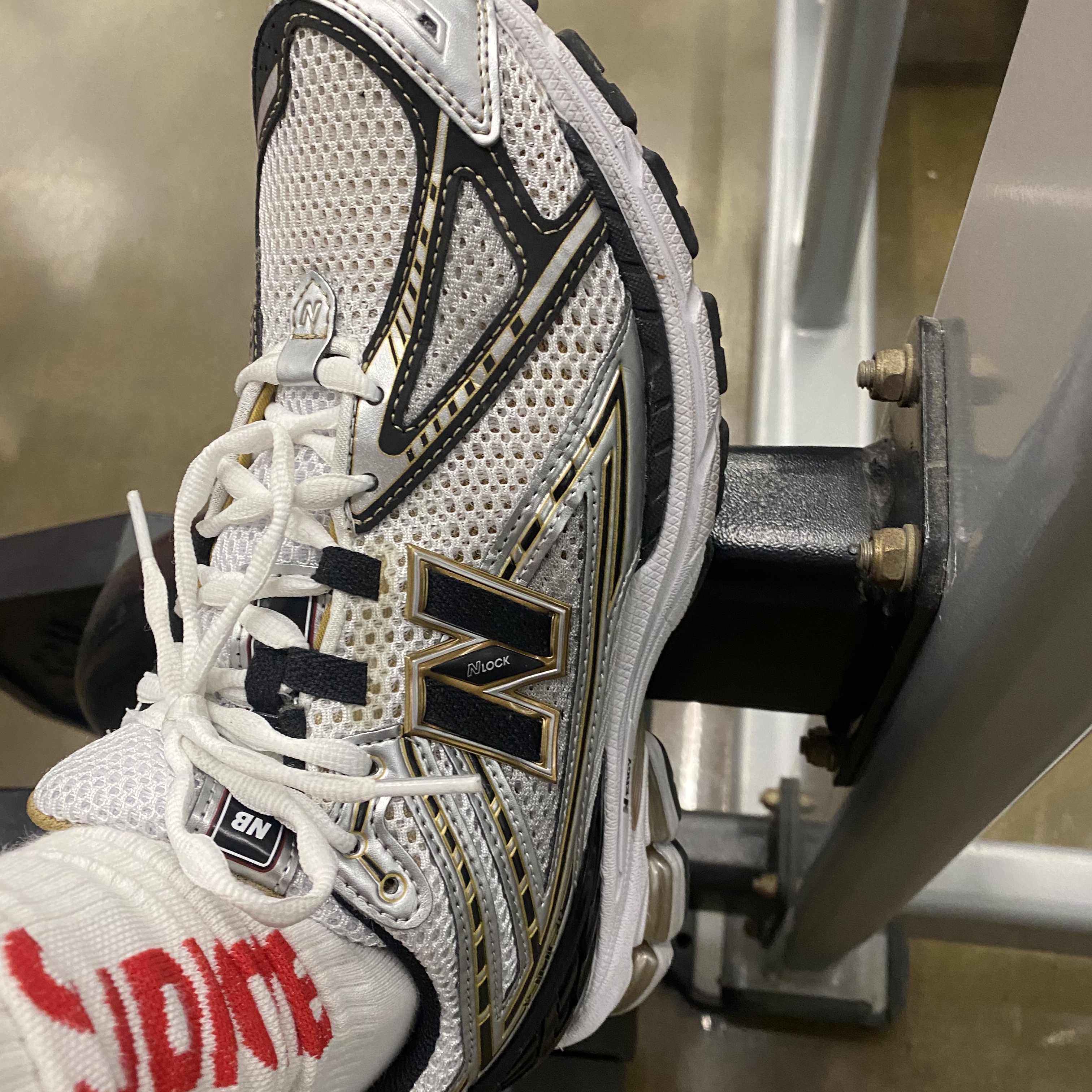 New Balance 1906R White Gold 착용 스타일