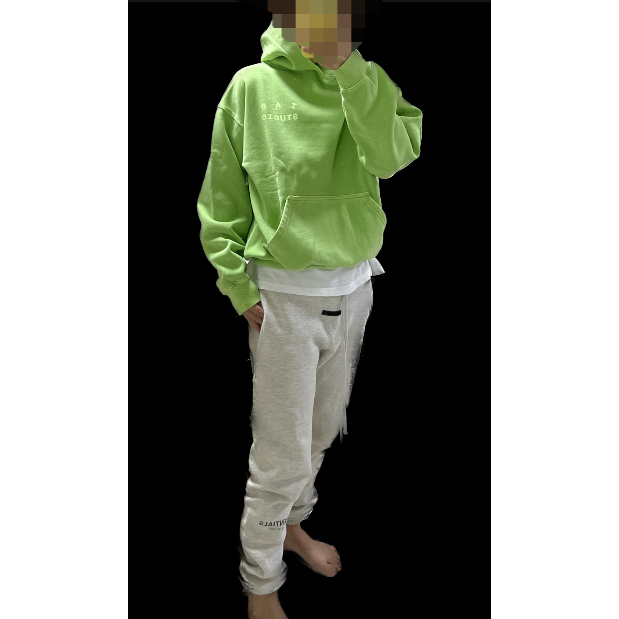 IAB Studio Pigment Hoodie & Sack Apple Green, Essentials The Core Collection Sweatpants Light Oatmeal 착용 스타일