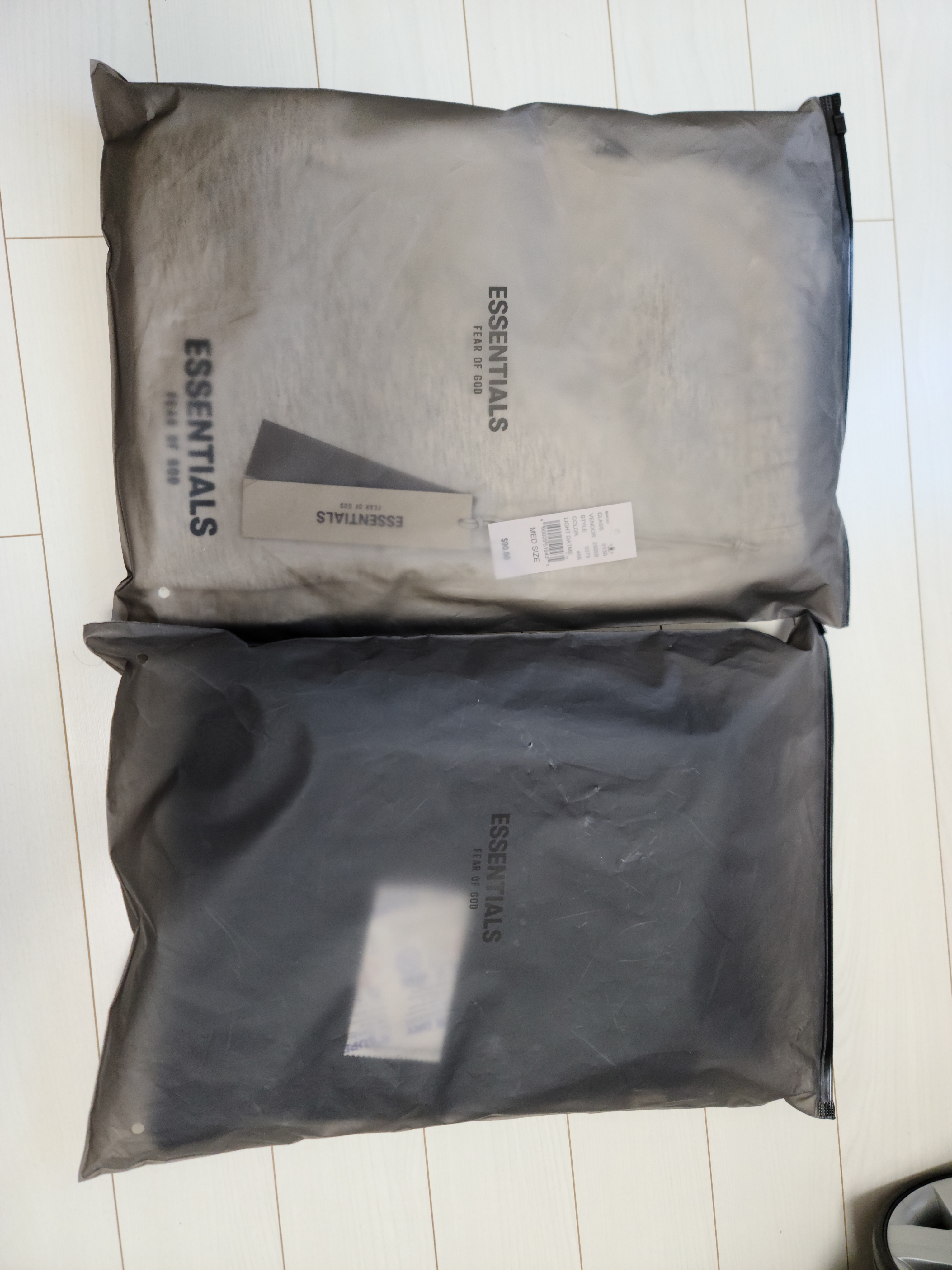 Essentials The Core Collection Relaxed Sweatpants Light Oatmeal, Essentials The Core Collection Relaxed Sweatpants Stretch Limo 착용 스타일