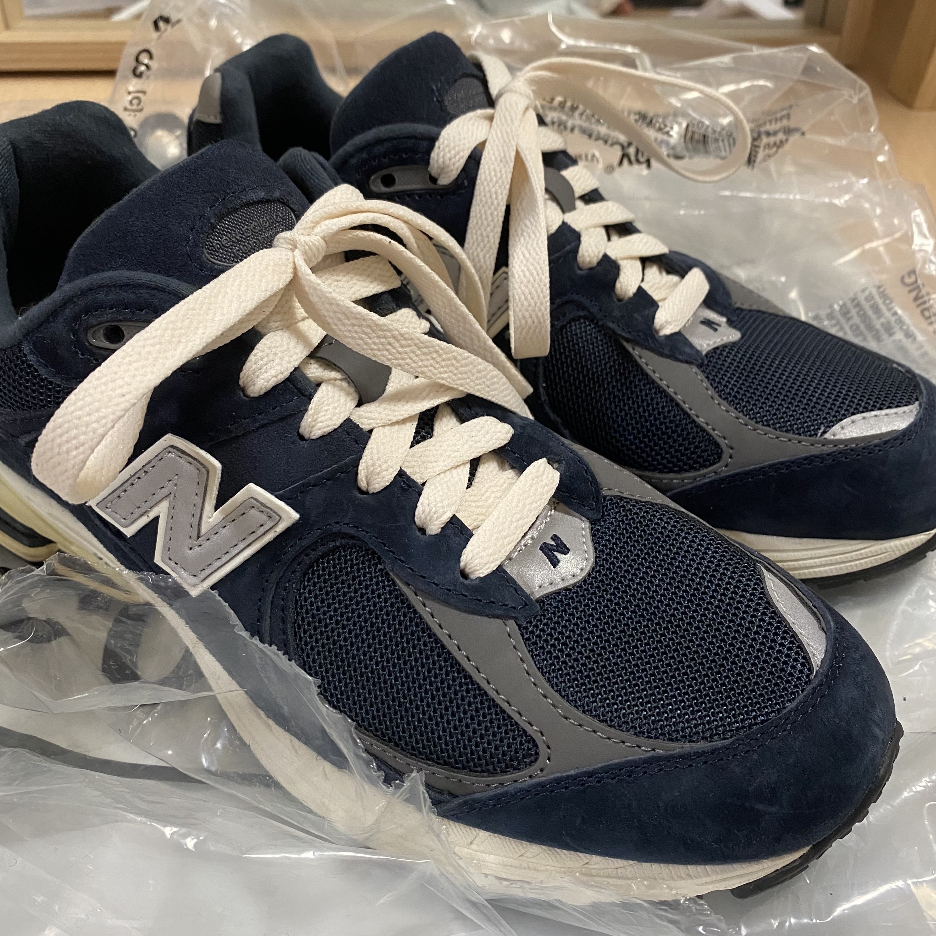 New Balance 2002R Eclipse Castlerock 착용 스타일 - 4