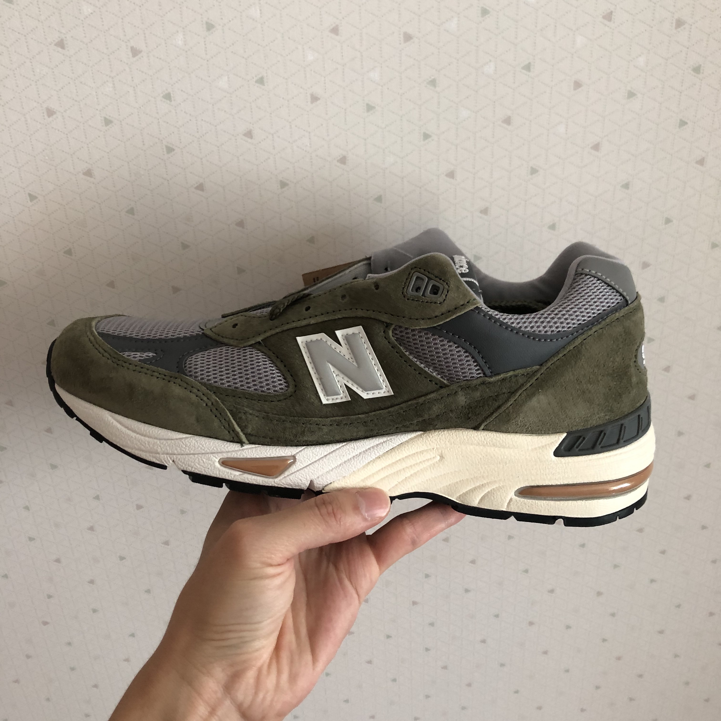 New Balance 991 Made in UK Green Grey 착용 스타일 - 1