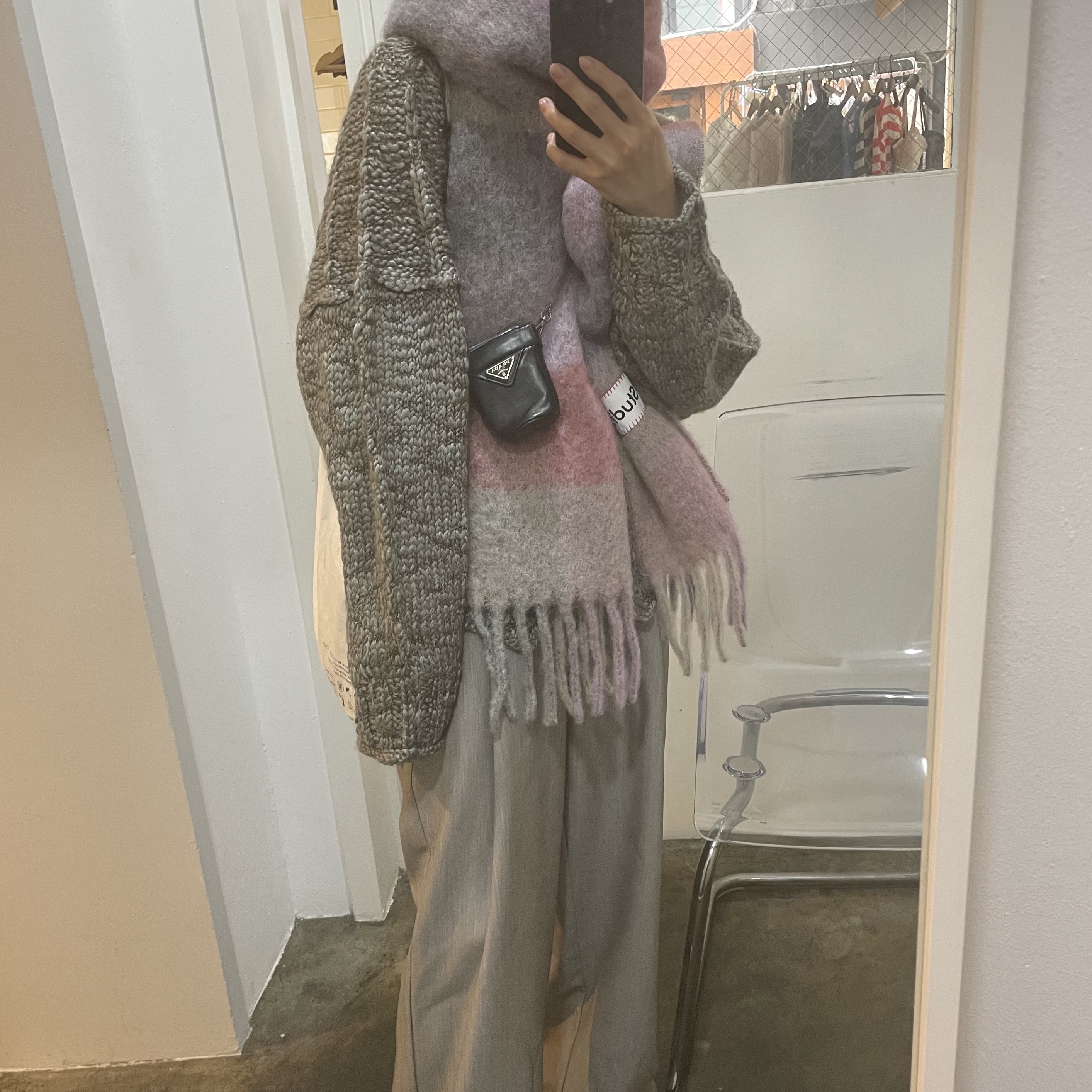 Acne Studios Mohair Check Muffler Fuchsia Lilac Pink 착용 스타일