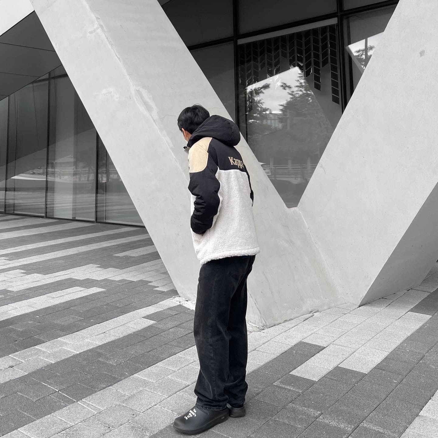 Oofos x Takahiromiyashita The Soloist The Soloist's Way Of Life Clog Black White 착용 스타일