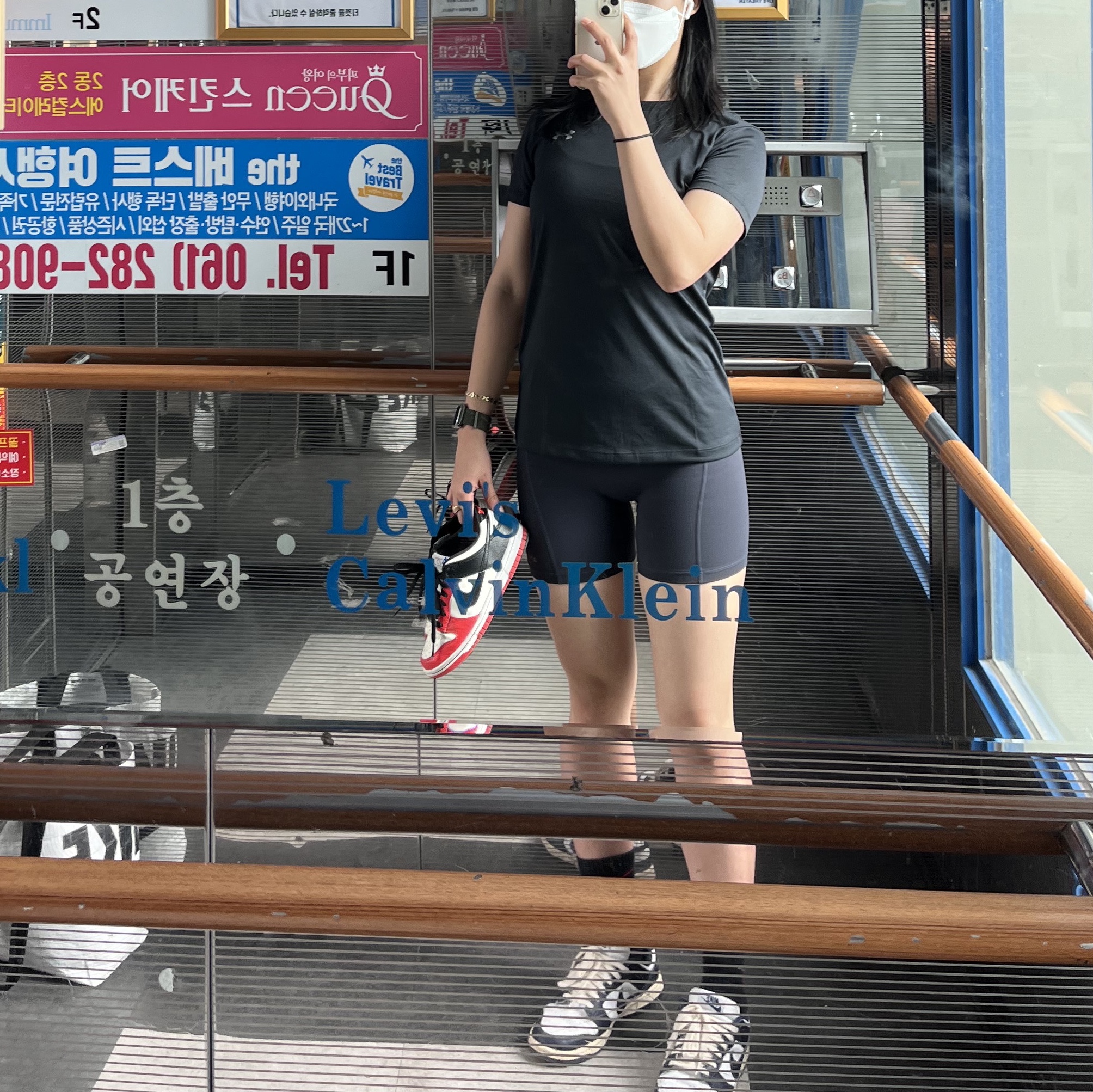 Essentials The Core Collection Relaxed Sweatpants Dark Oatmeal, (GS) Nike x NBA Dunk Low Black and Chile Red 착용 스타일 - 2