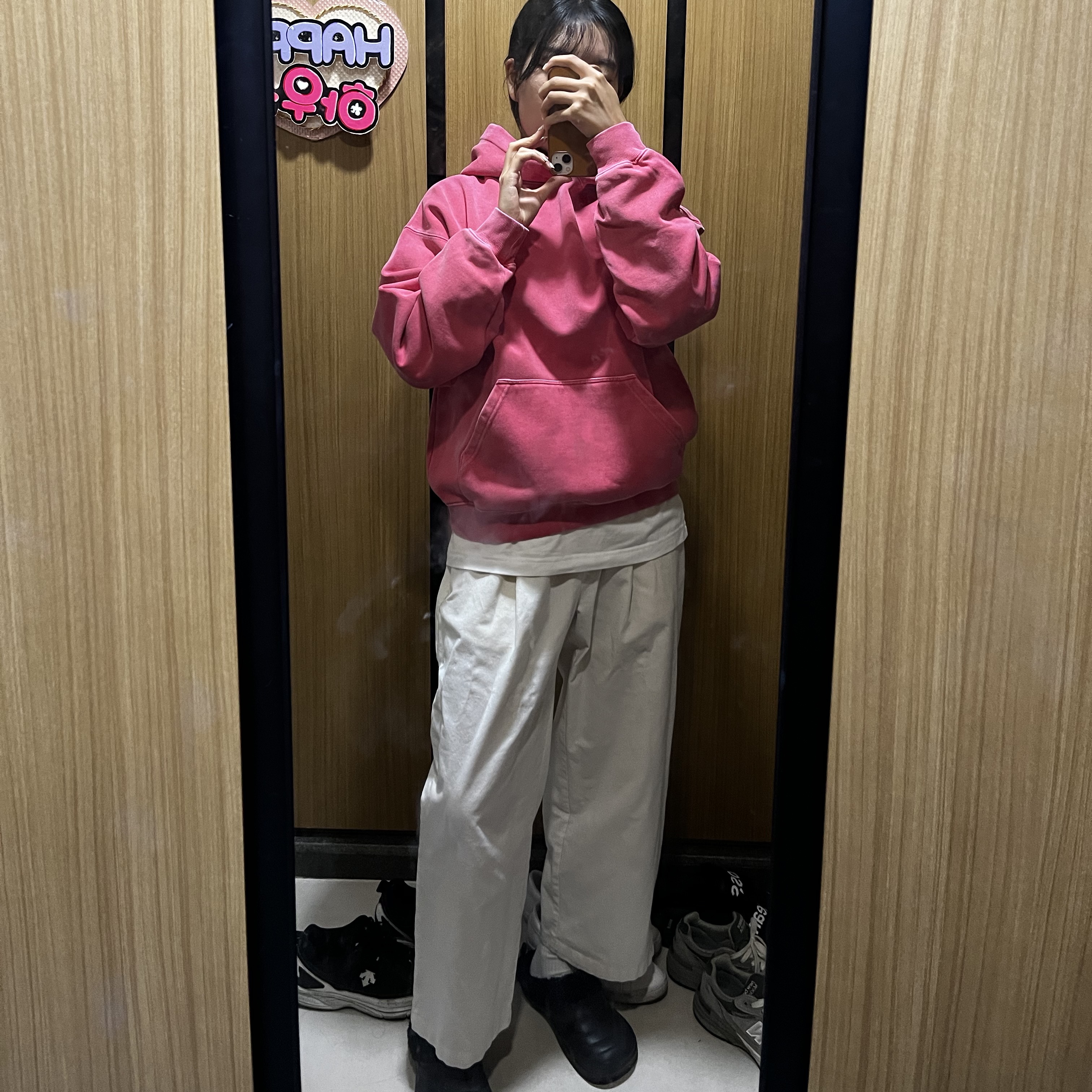 IAB Studio Pigment Hoodie & Sack Coral 착용 스타일 - 1