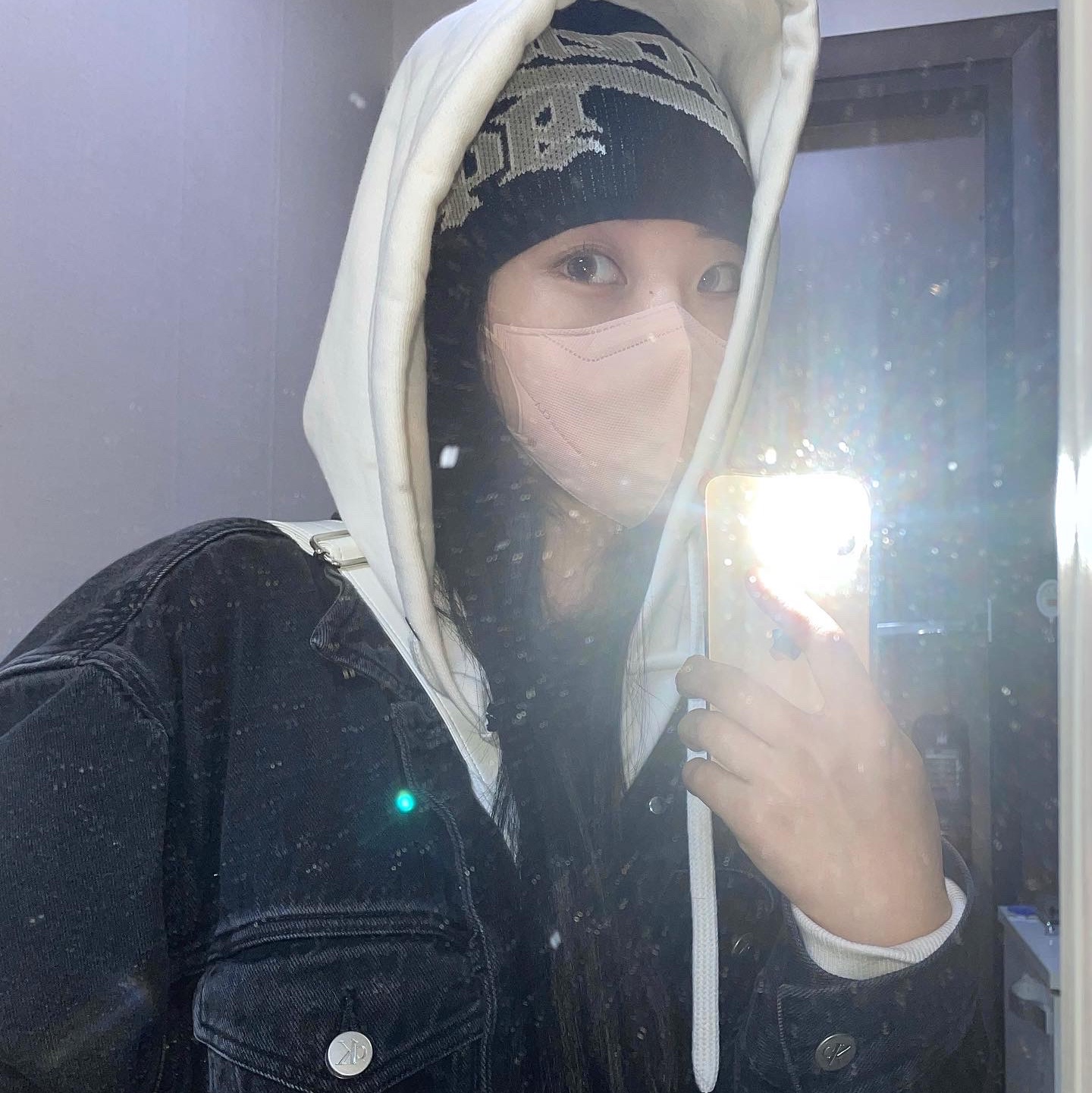 Supreme New Era Script Beanie Black - 22FW 착용 스타일 - 1