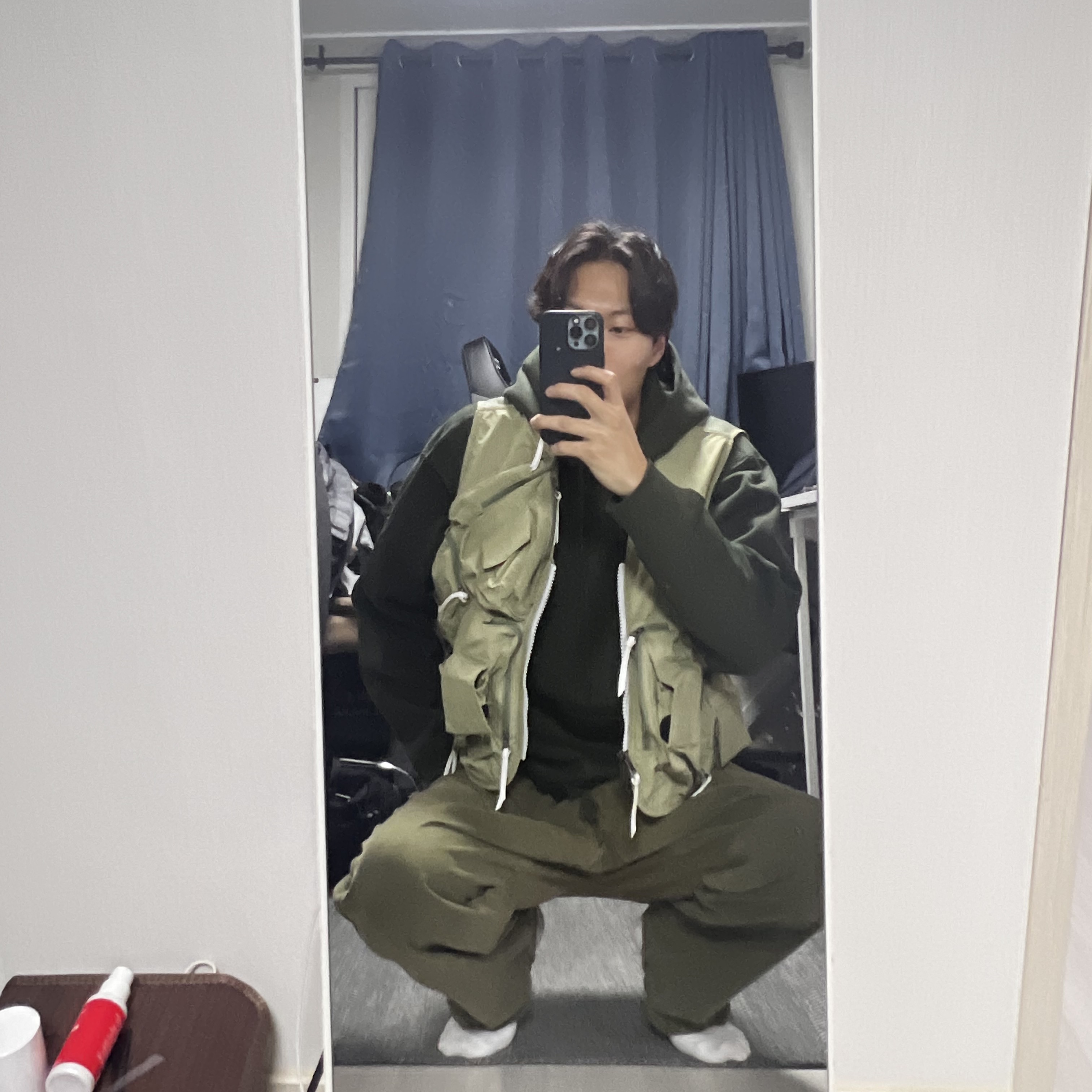 Nike NRG ISPA Utility Vest Medium Khaki, Nike x Billie Eilish NRG Fleece Hoodie Sequoia - Asia 착용 스타일 - 2