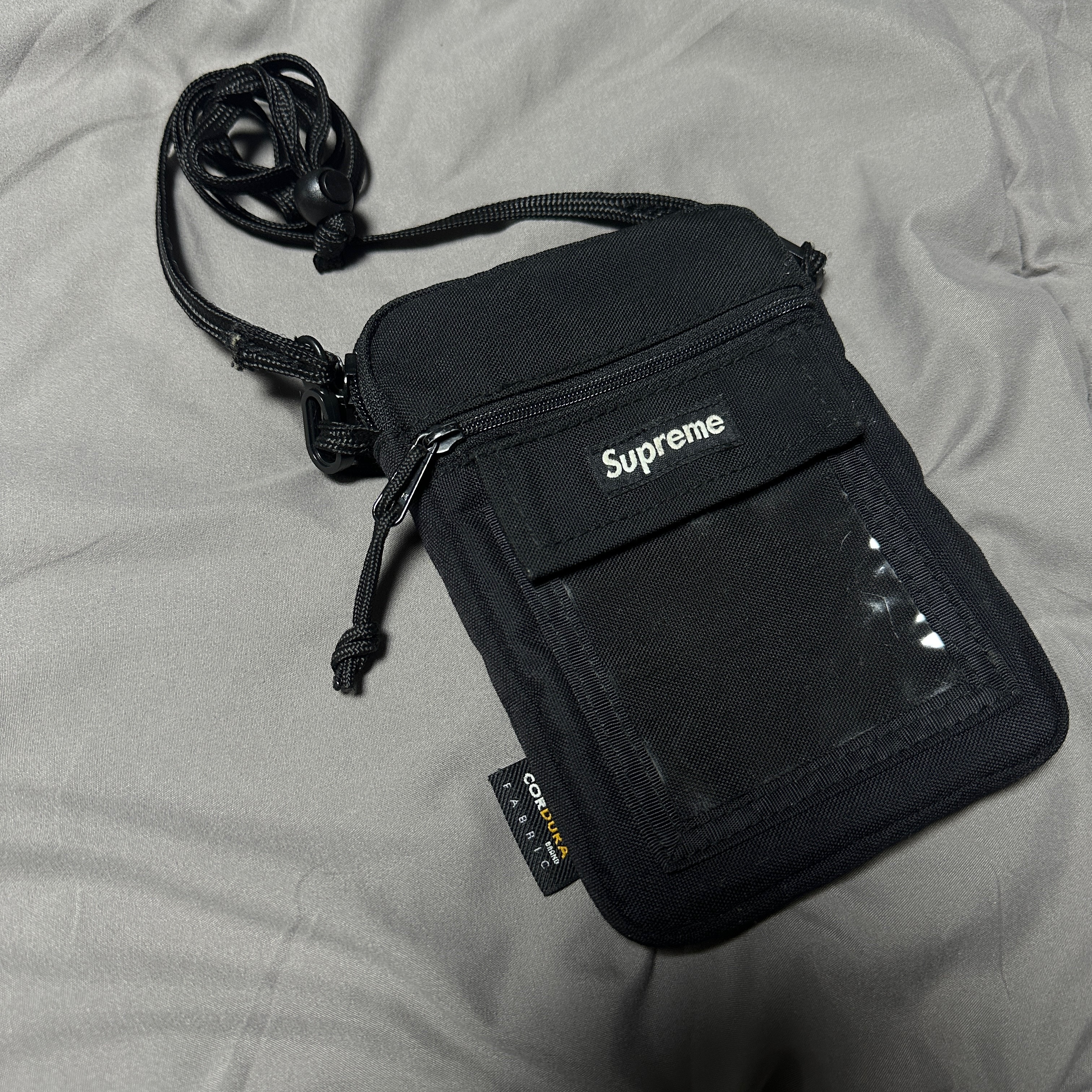 Supreme Utility Pouch Black - 19SS 착용 스타일