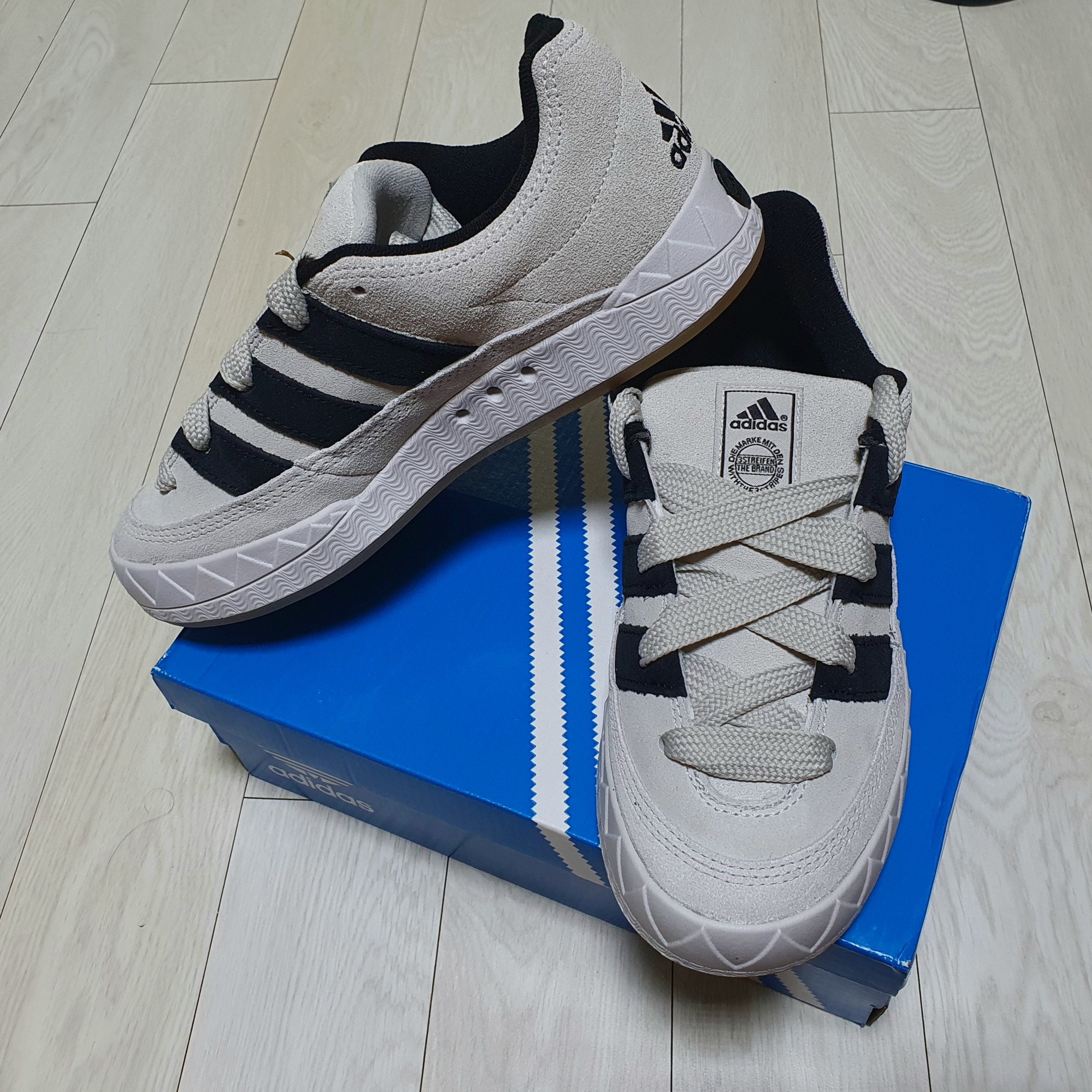 Adidas Adimatic Grey One 착용 스타일 - 2