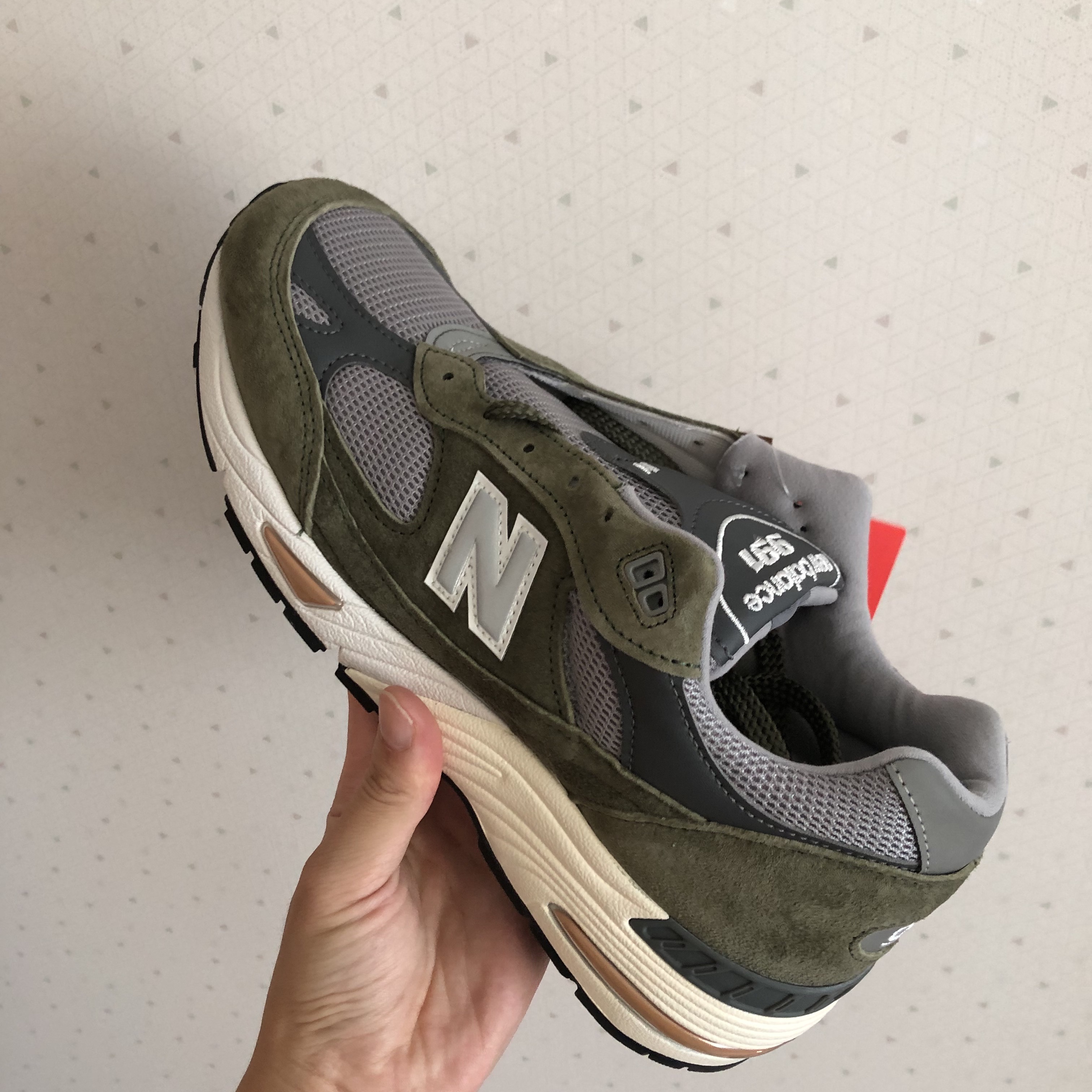New Balance 991 Made in UK Green Grey 착용 스타일 - 3