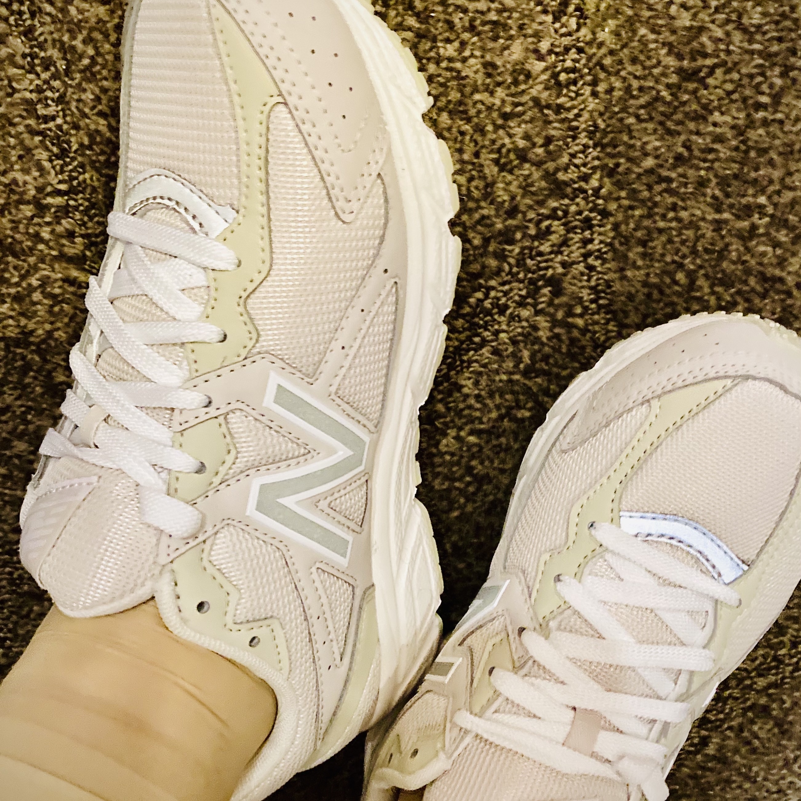 New Balance 530 Beige 착용 스타일