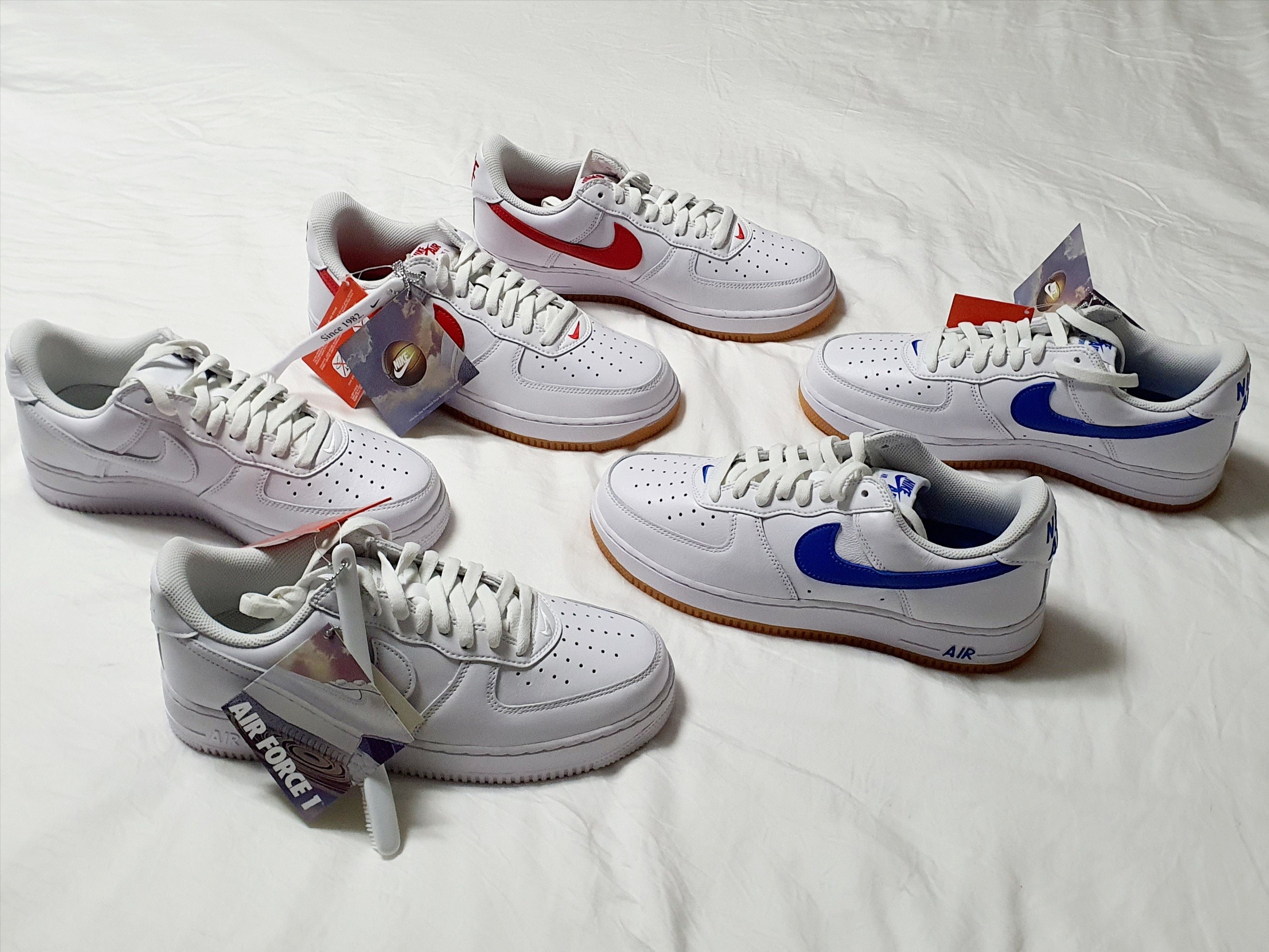 Nike Air Force 1 Low Retro Color of the Month Varsity Royal, Nike Air Force 1 Low Retro Color of the Month University Red 착용 스타일 - 1
