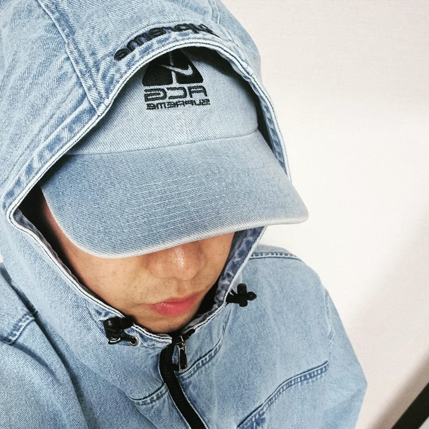 Supreme x Nike ACG Denim Pullover Washed Blue - 22FW, Supreme x Nike ACG Denim 6-Panel Washed Blue - 22FW 착용 스타일 - 1