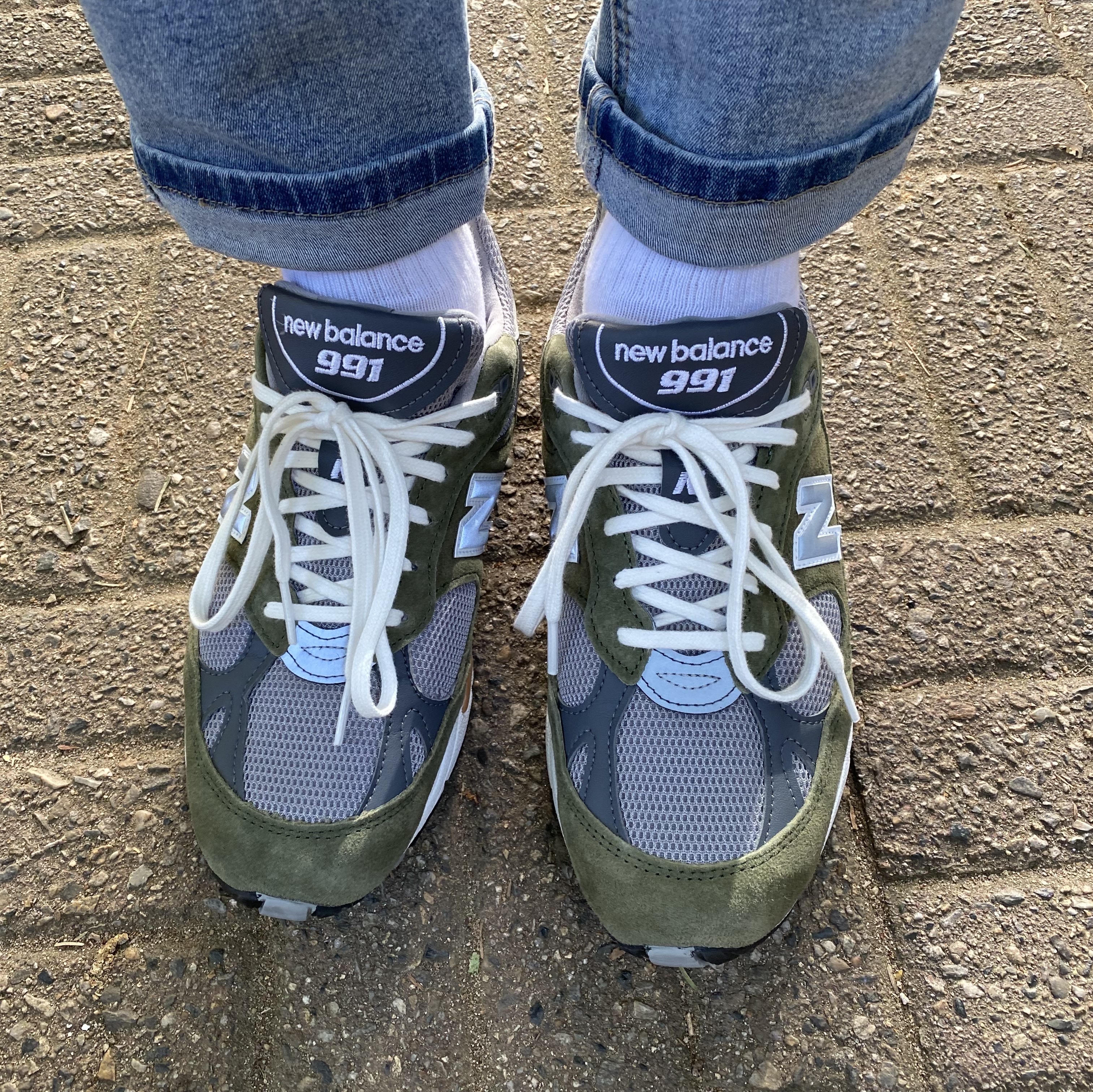 New Balance 991 Made in UK Green Grey 착용 스타일 - 1