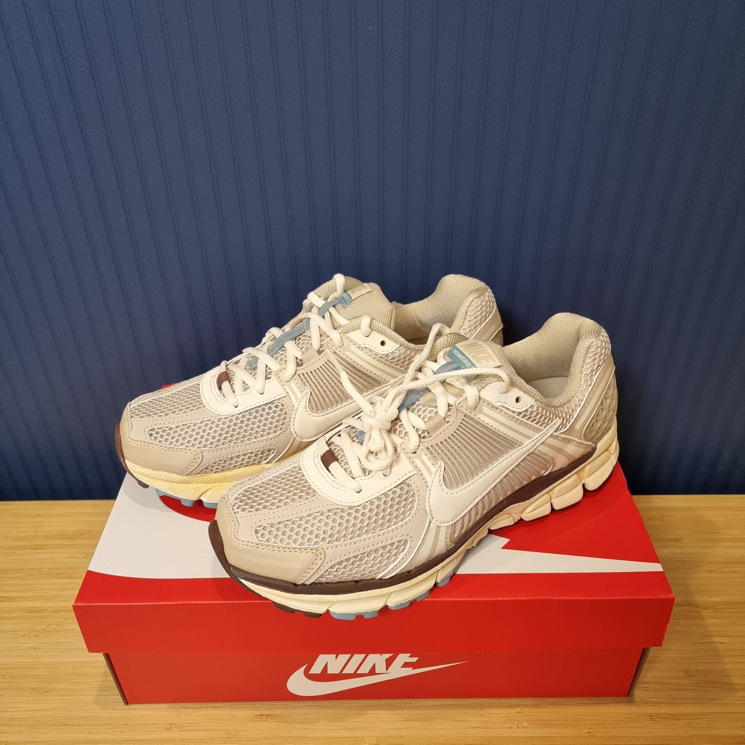 (W) Nike Zoom Vomero 5 Oatmeal 착용 스타일