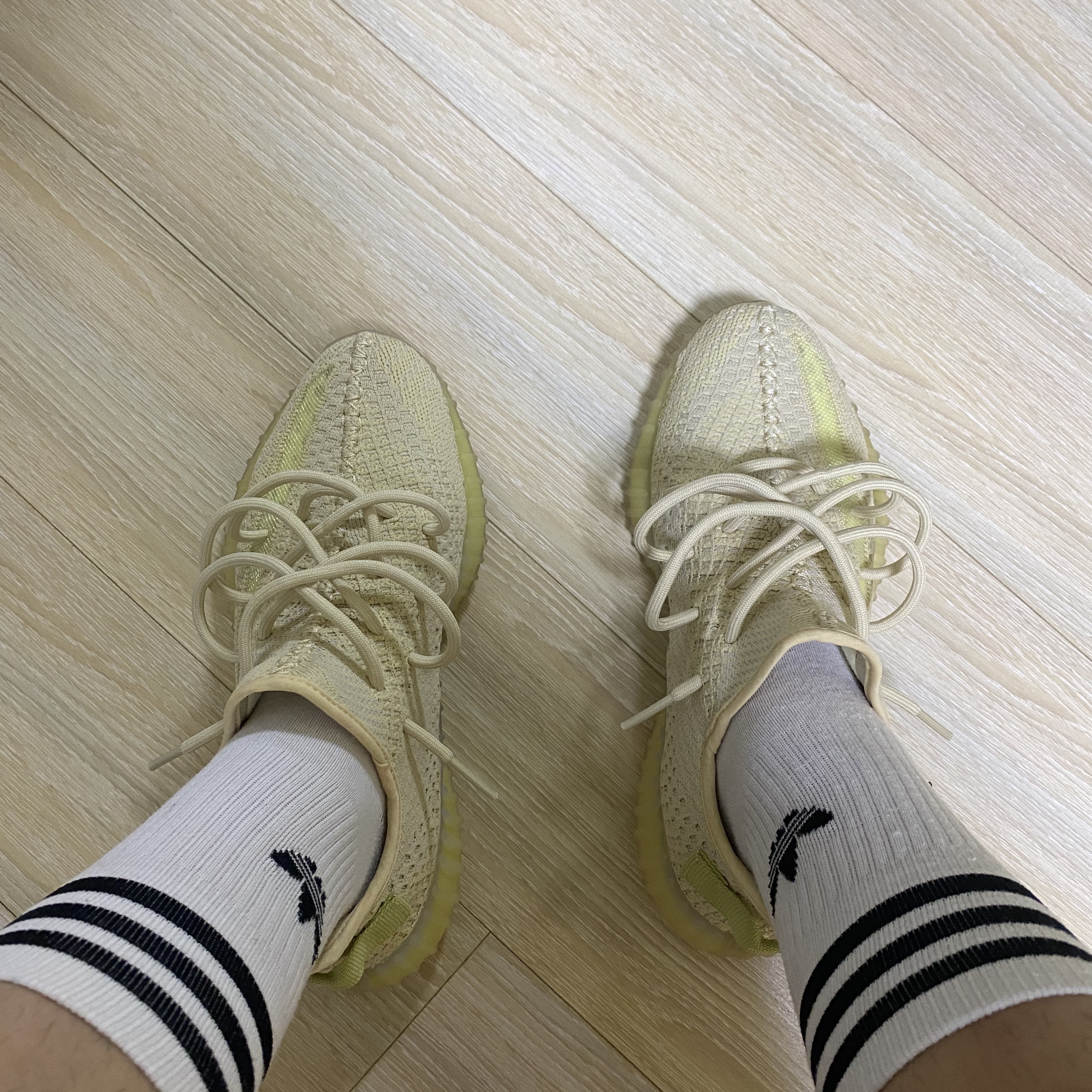 Adidas Yeezy Boost 350 V2 Flax 2022 착용 스타일 - 5