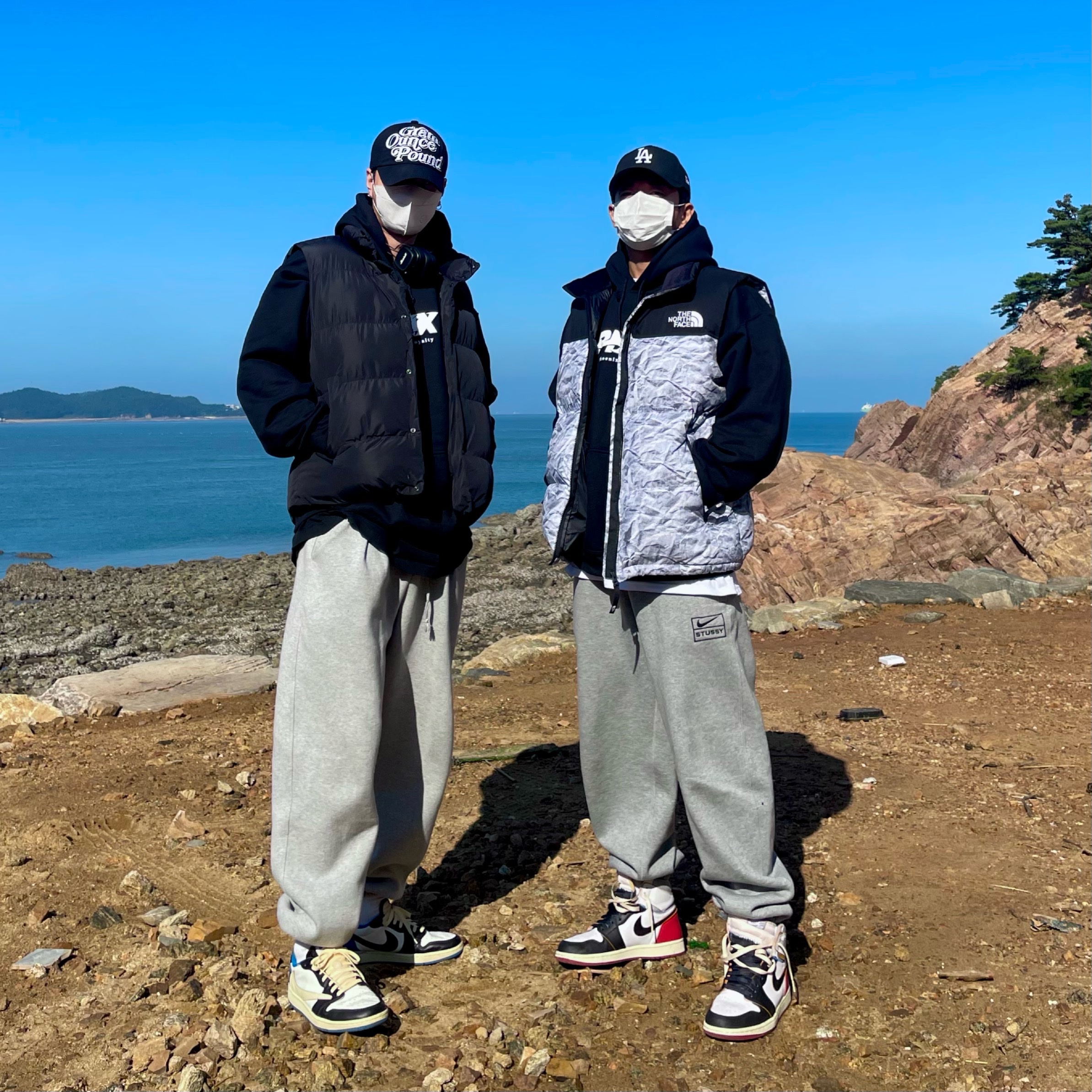 Jordan 1 x Union Retro High Black Toe, Jordan 1 x Travis Scott x Fragment Retro Low OG SP Military Blue 착용 스타일