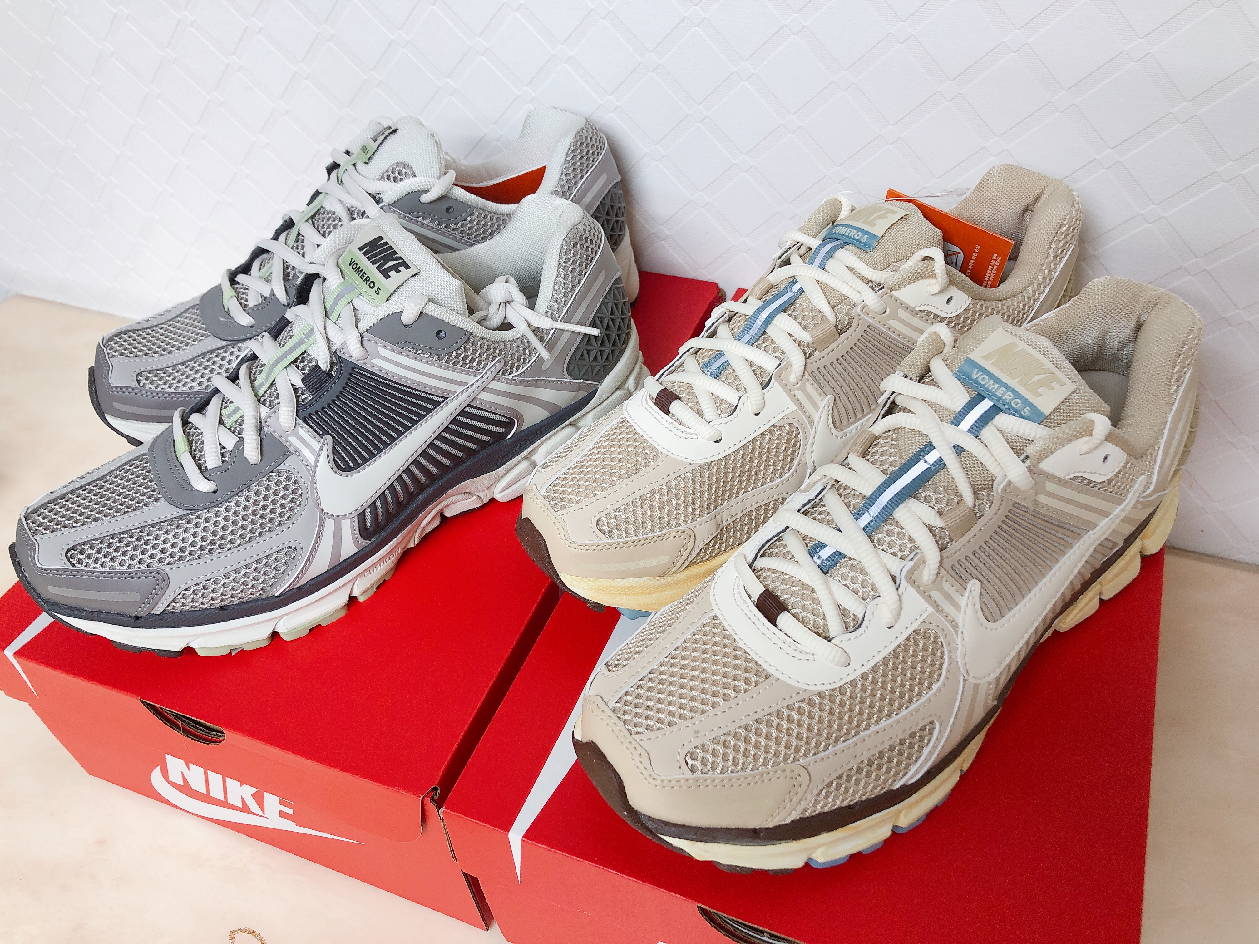 (W) Nike Zoom Vomero 5 Cobblestone and Flat Pewter, (W) Nike Zoom Vomero 5 Oatmeal 착용 스타일