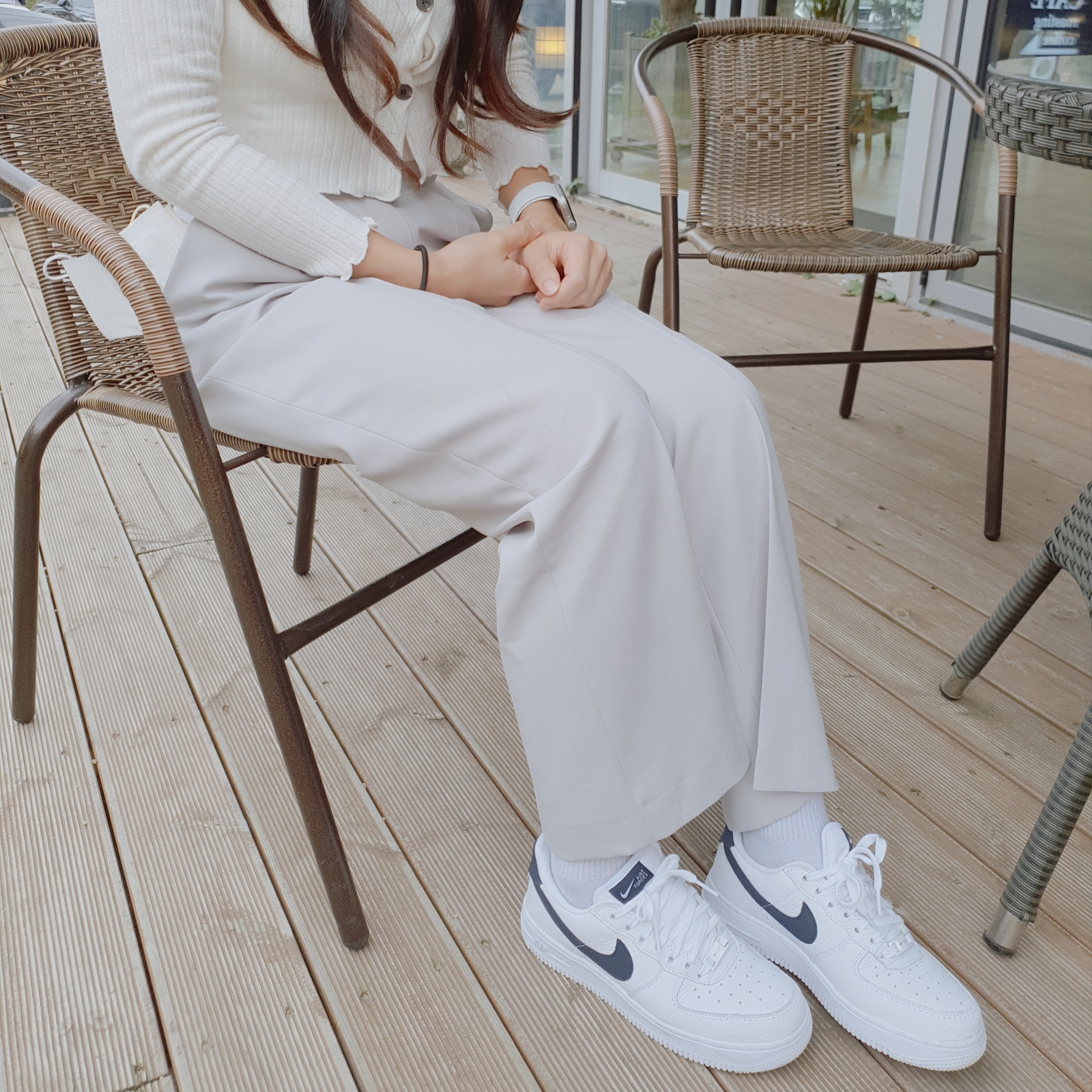 Nike Air Force 1 '07 Craft White & Obsidian 착용 스타일