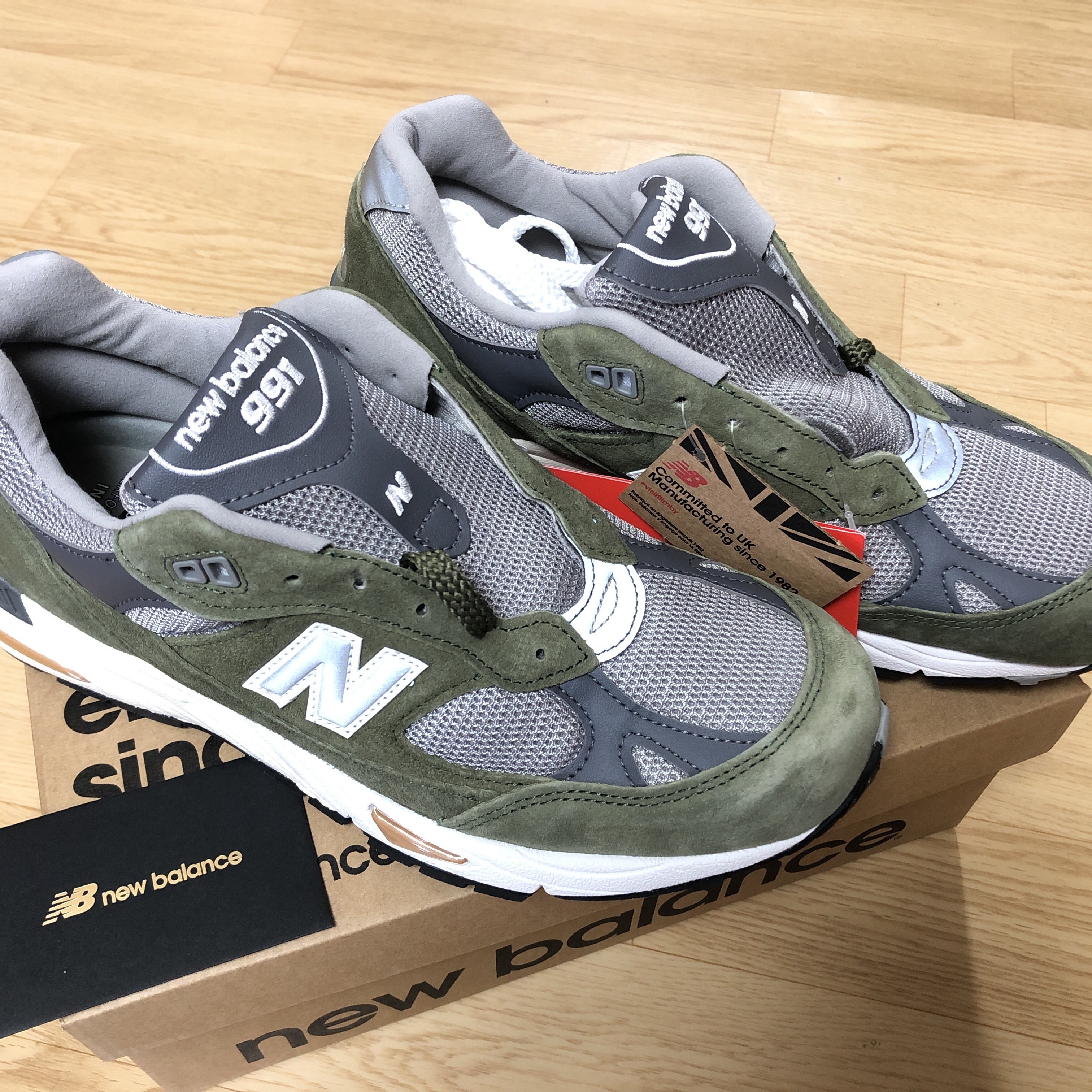 New Balance 991 Made in UK Green Grey 착용 스타일 - 1