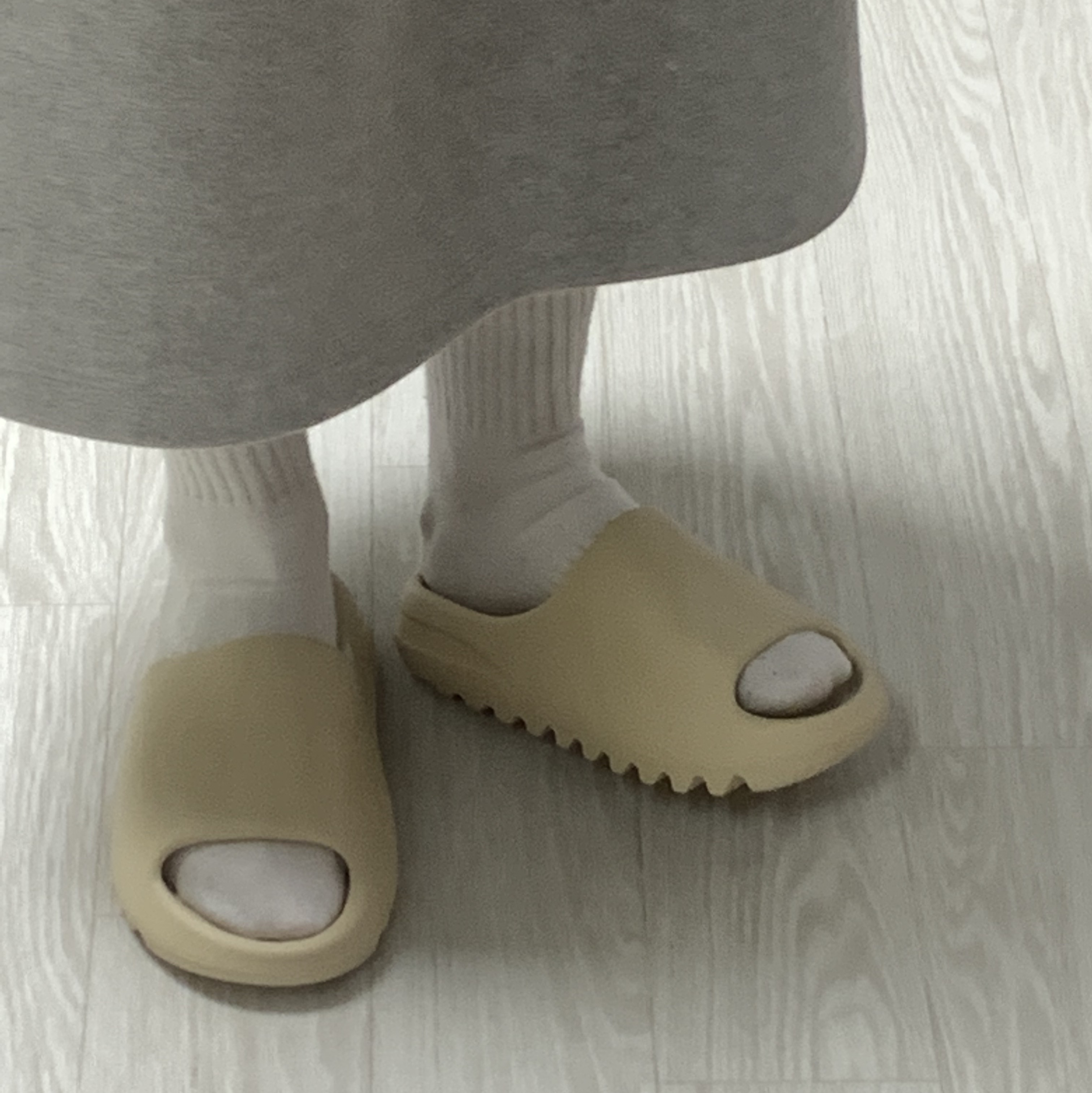 Adidas Yeezy Slide Pure - Re-Release Ver. 착용 스타일