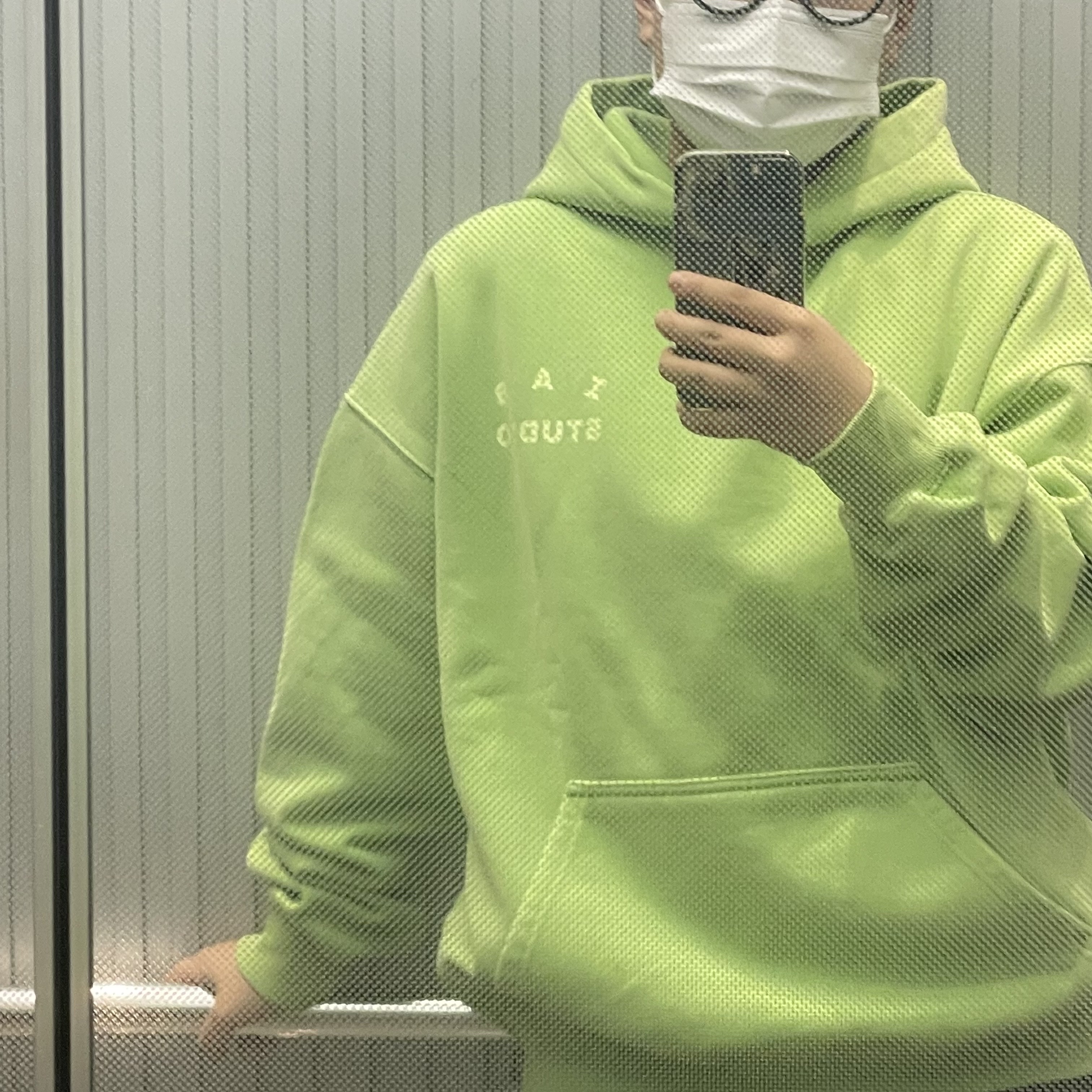 IAB Studio Pigment Hoodie & Sack Apple Green 착용 스타일