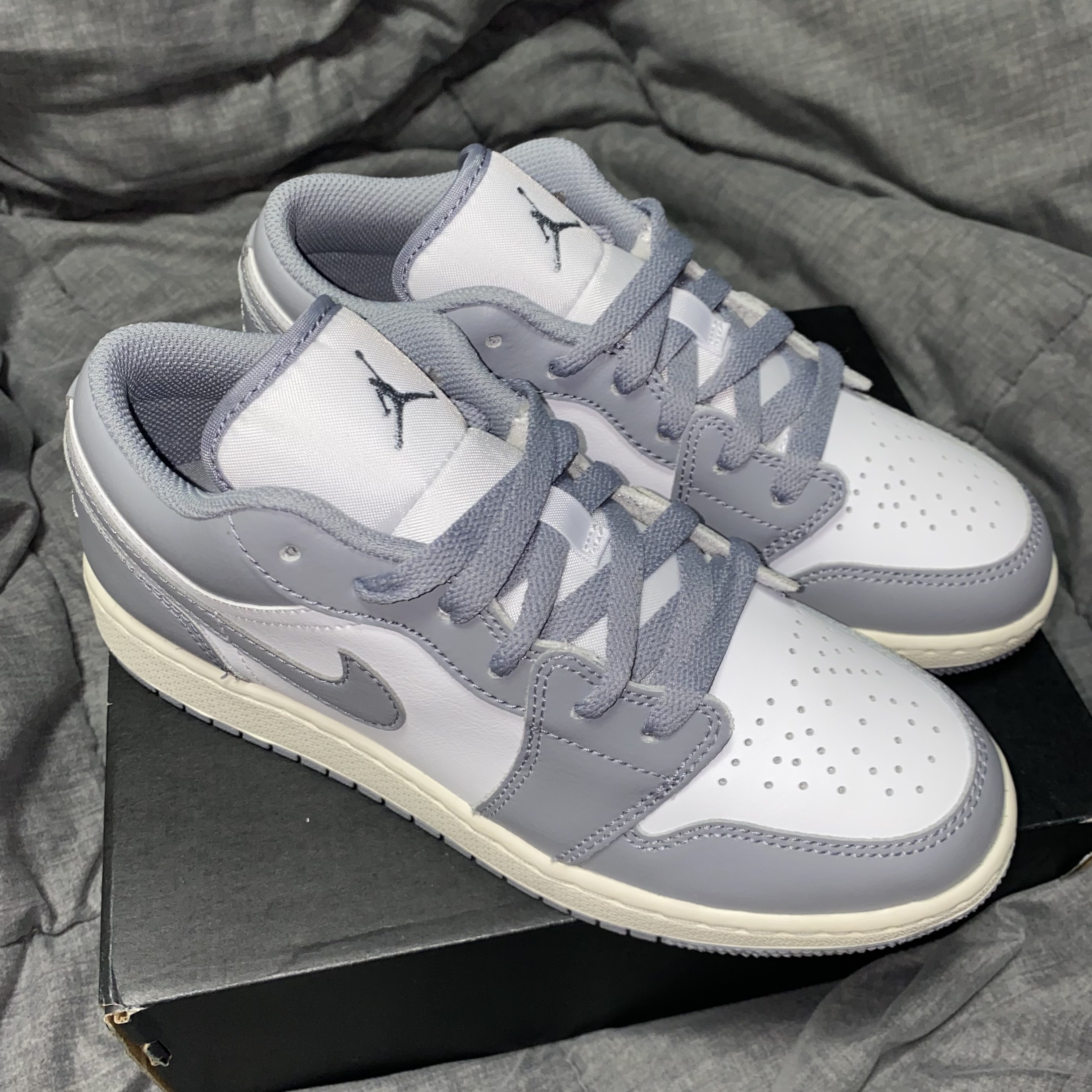 (GS) Jordan 1 Low Stealth and White 착용 스타일 - 3