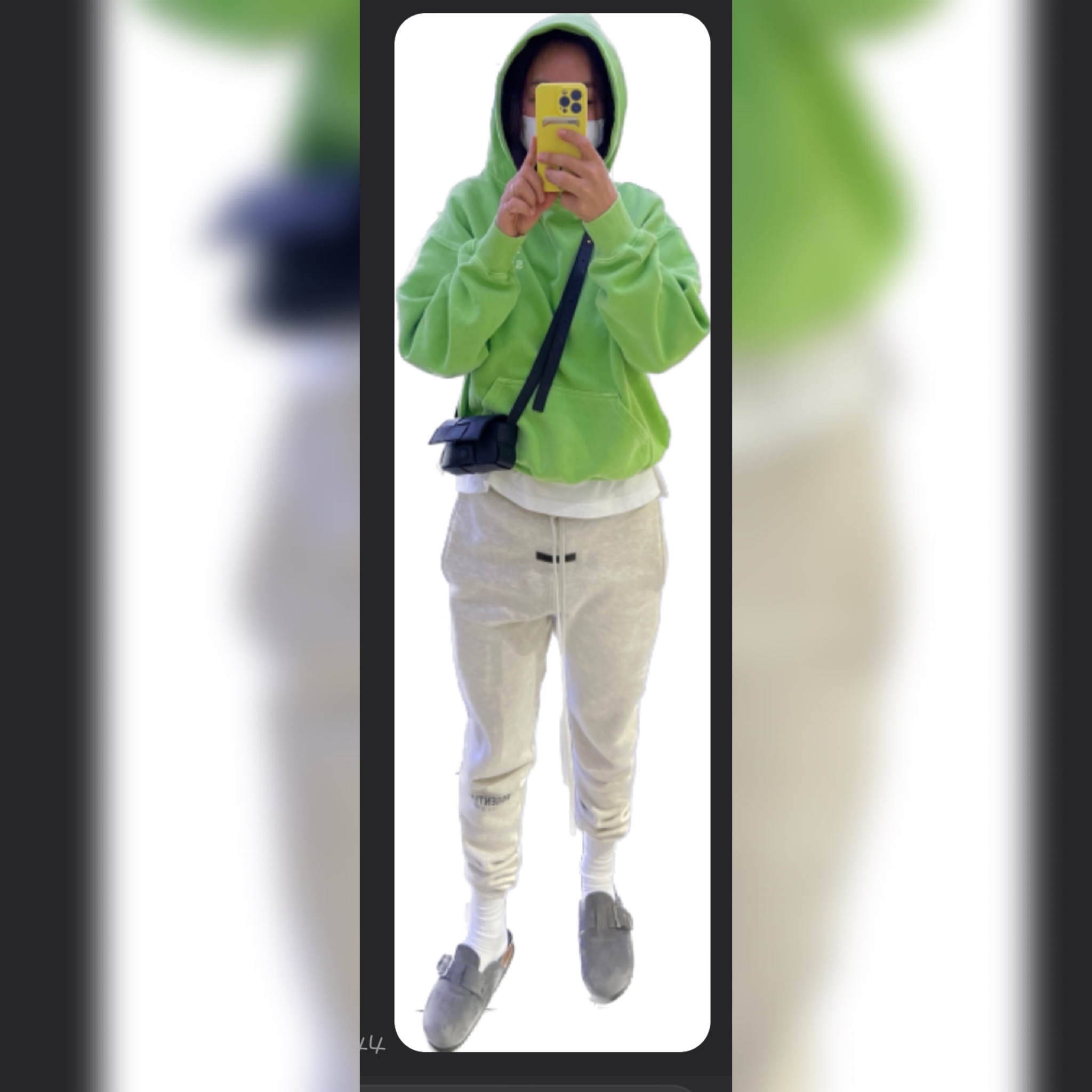 IAB Studio Pigment Hoodie & Sack Apple Green, Essentials The Core Collection Sweatpants Light Oatmeal 착용 스타일