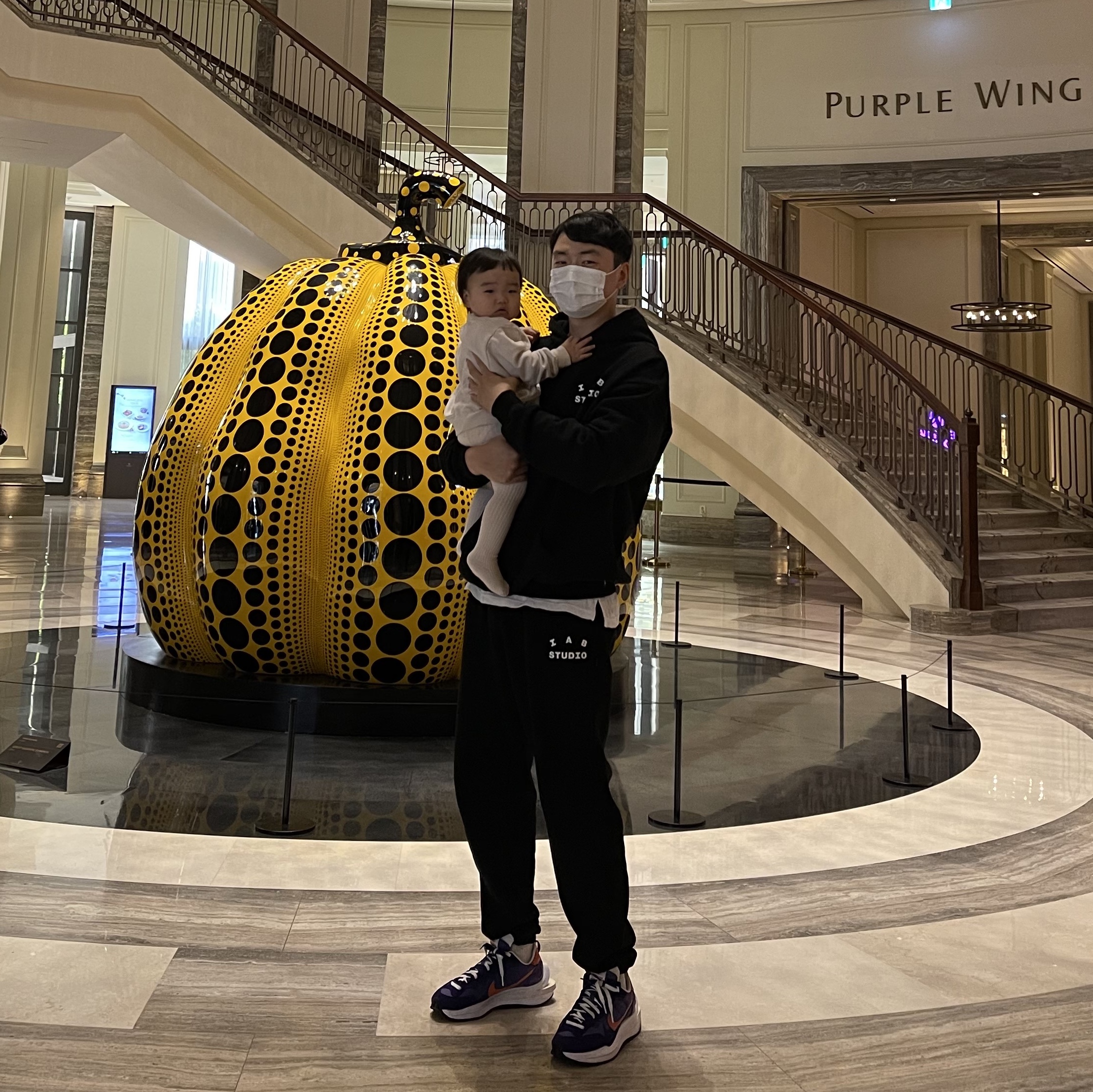 IAB Studio Hoodie Black White, IAB Studio Sweatpants Black White - 22SS 착용 스타일
