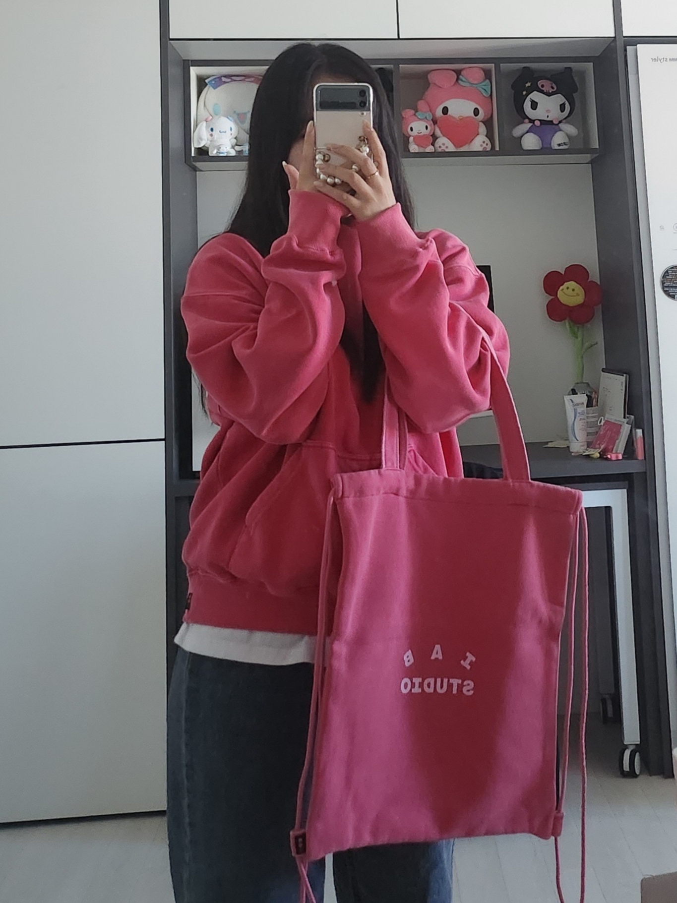 IAB Studio Pigment Hoodie & Sack Coral 착용 스타일 - 2