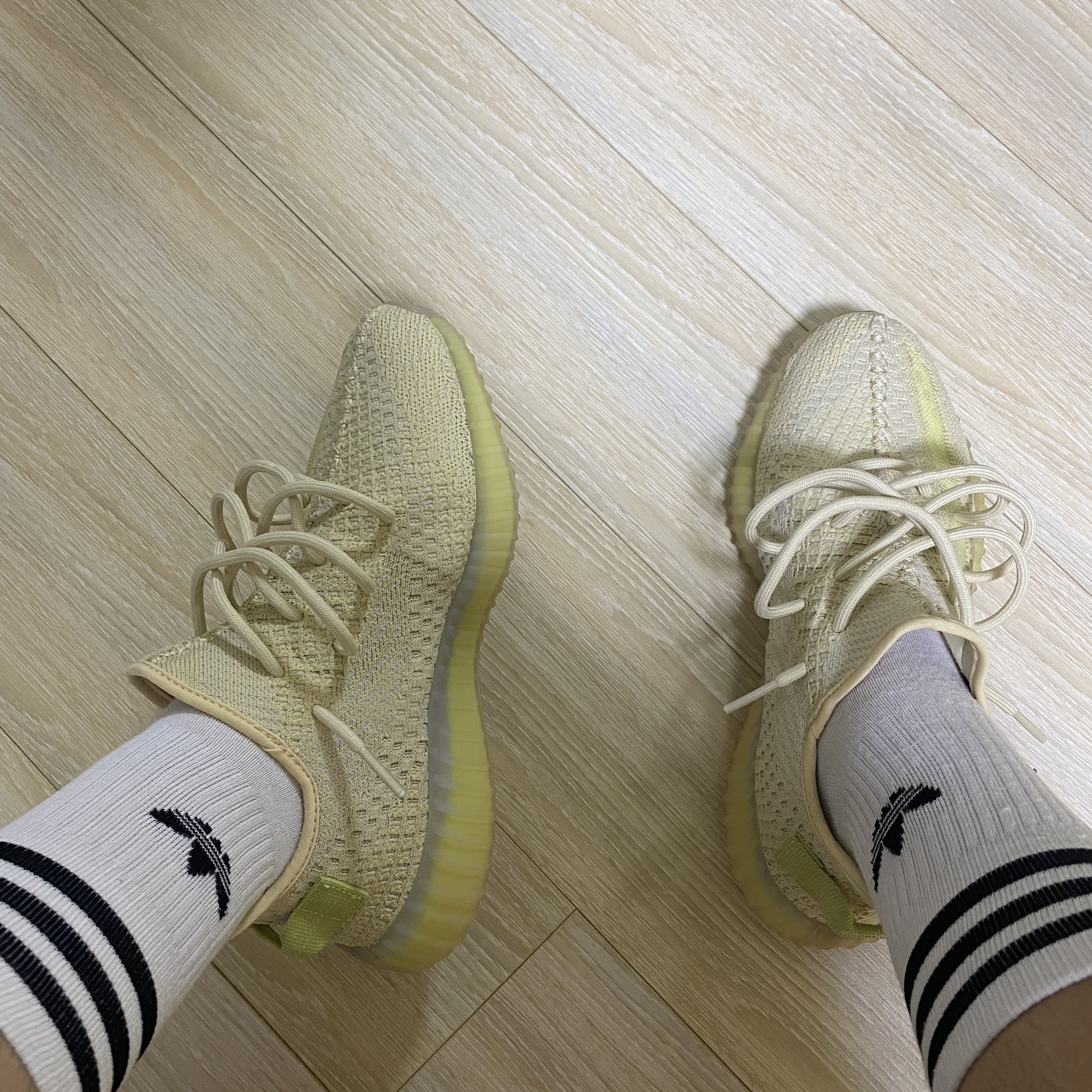 Adidas Yeezy Boost 350 V2 Flax 2022 착용 스타일 - 4