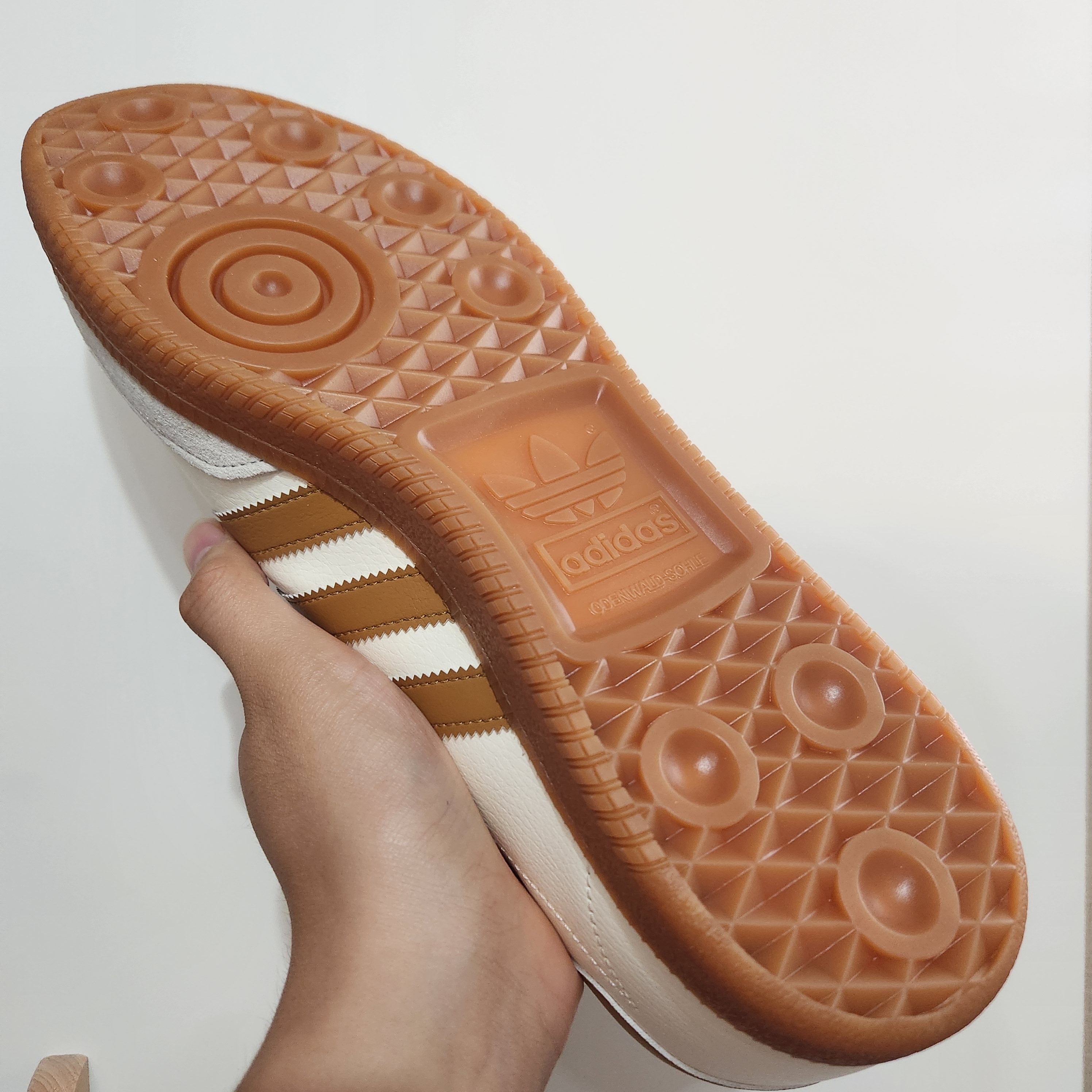Adidas City Series Triest Cream White 착용 스타일 - 3