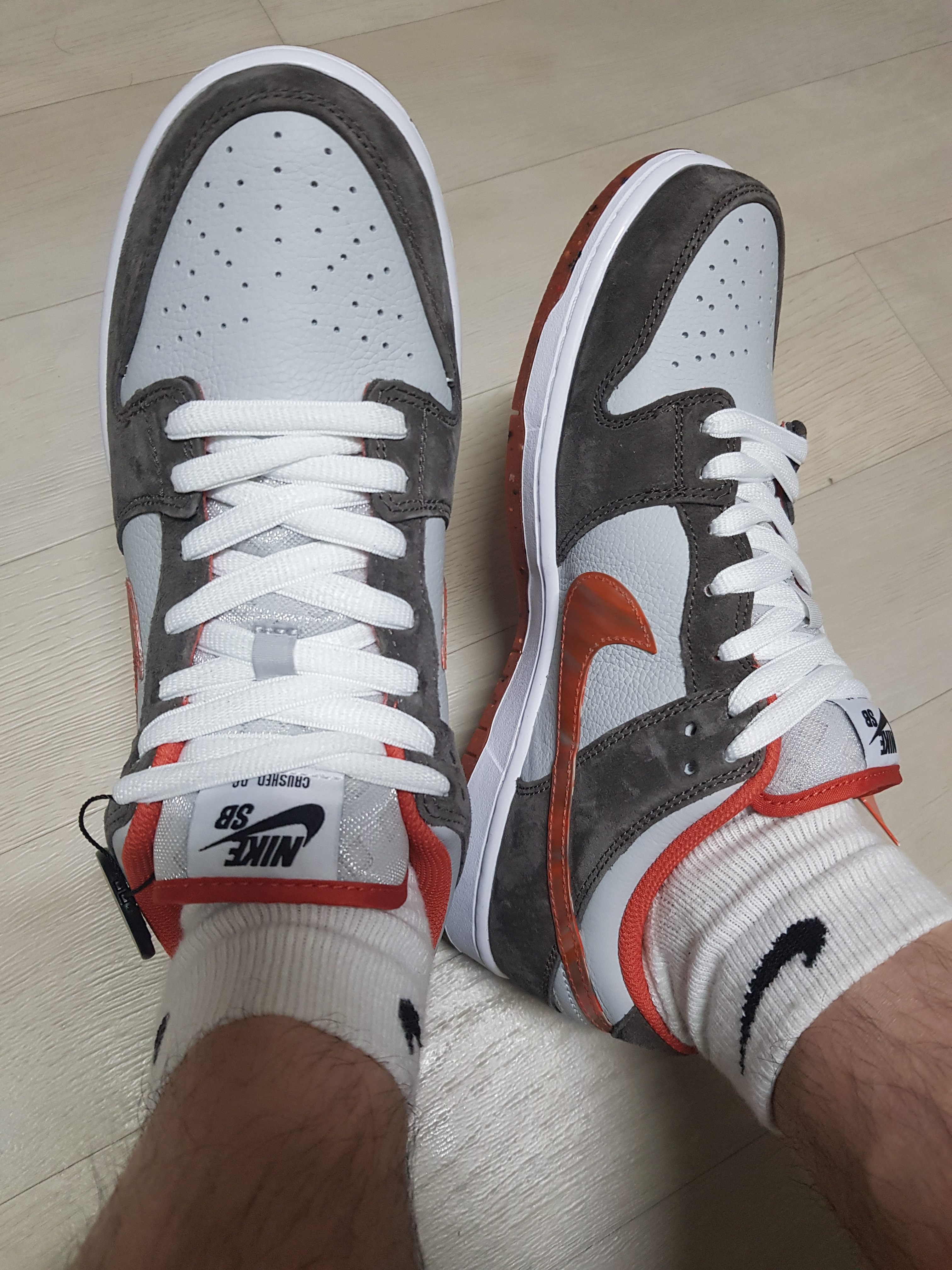 Nike x Crushed D.C. SB Dunk Low Pro QS Olive Grey 착용 스타일