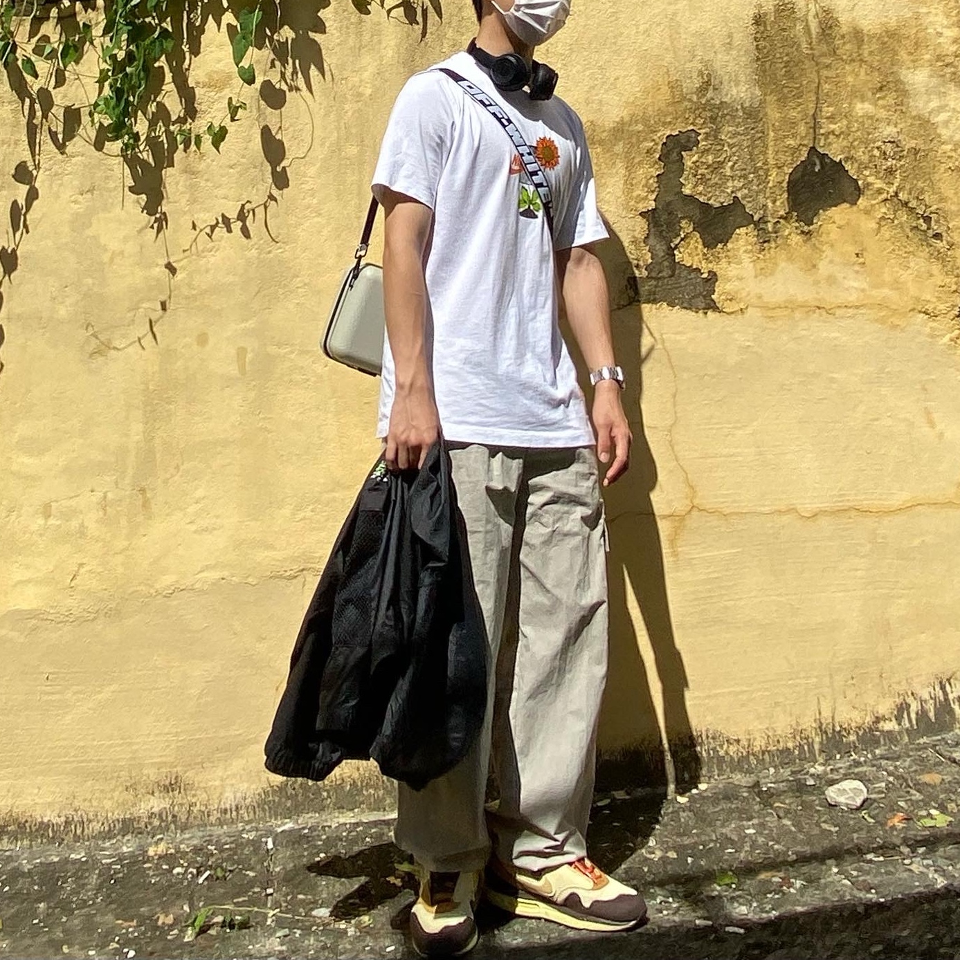 Nike x Travis Scott Air Max 1 Cact.us Brown, Off-White x Amore Pacific Protection Box (Without Cosmetics) 착용 스타일 - 2