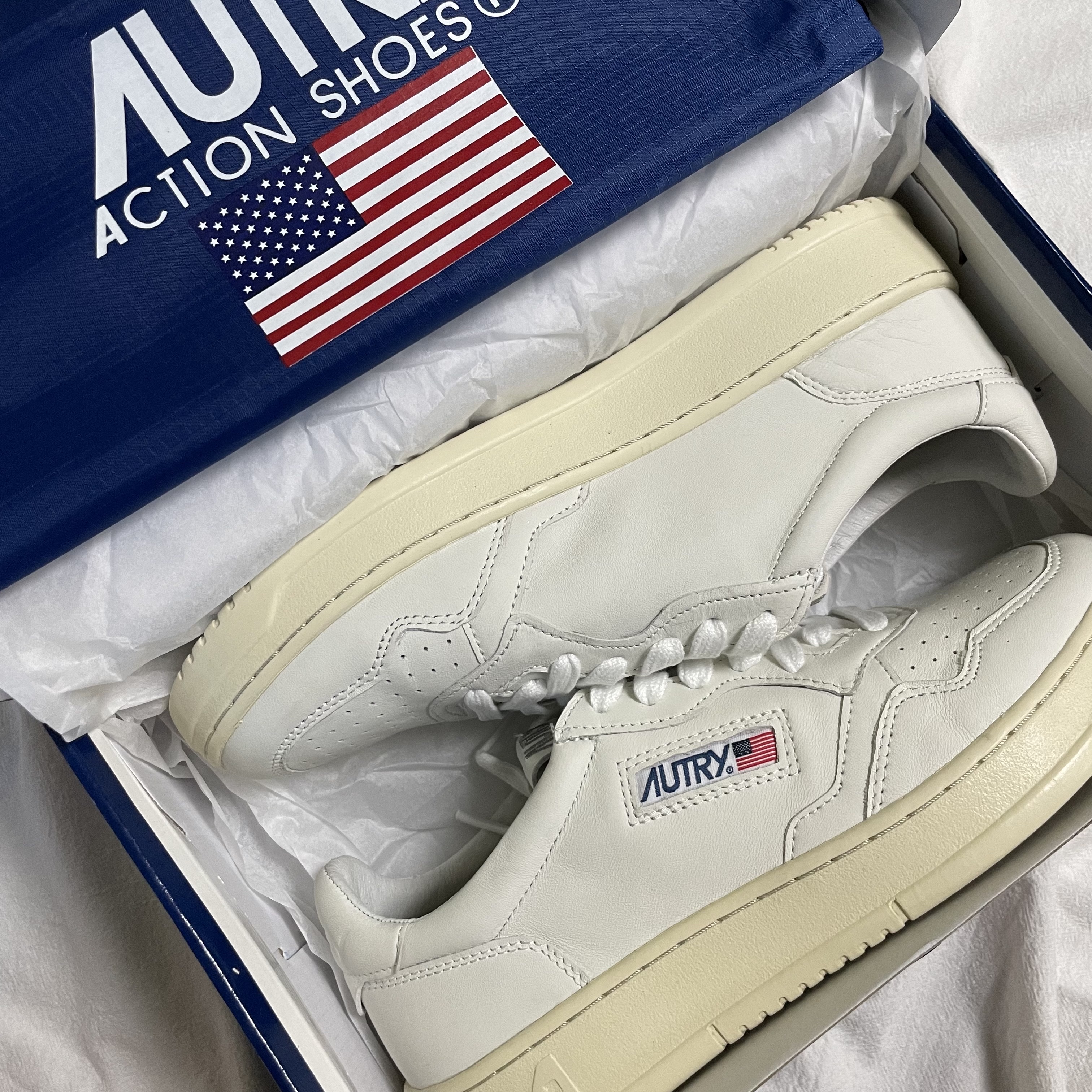 Autry Medalist Low Goatskin Sneakers White 착용 스타일