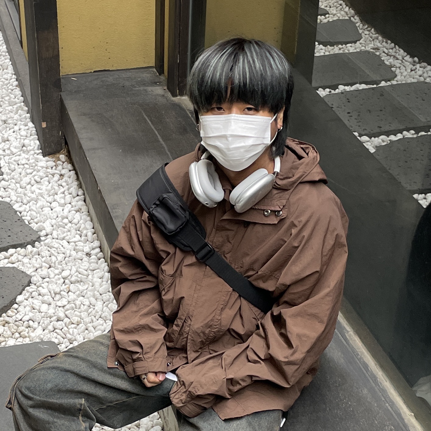 Apple AirPods Max Lightning Silver (Korean Ver.), Nike Air Force 1 '07 WB Flax 착용 스타일 - 2
