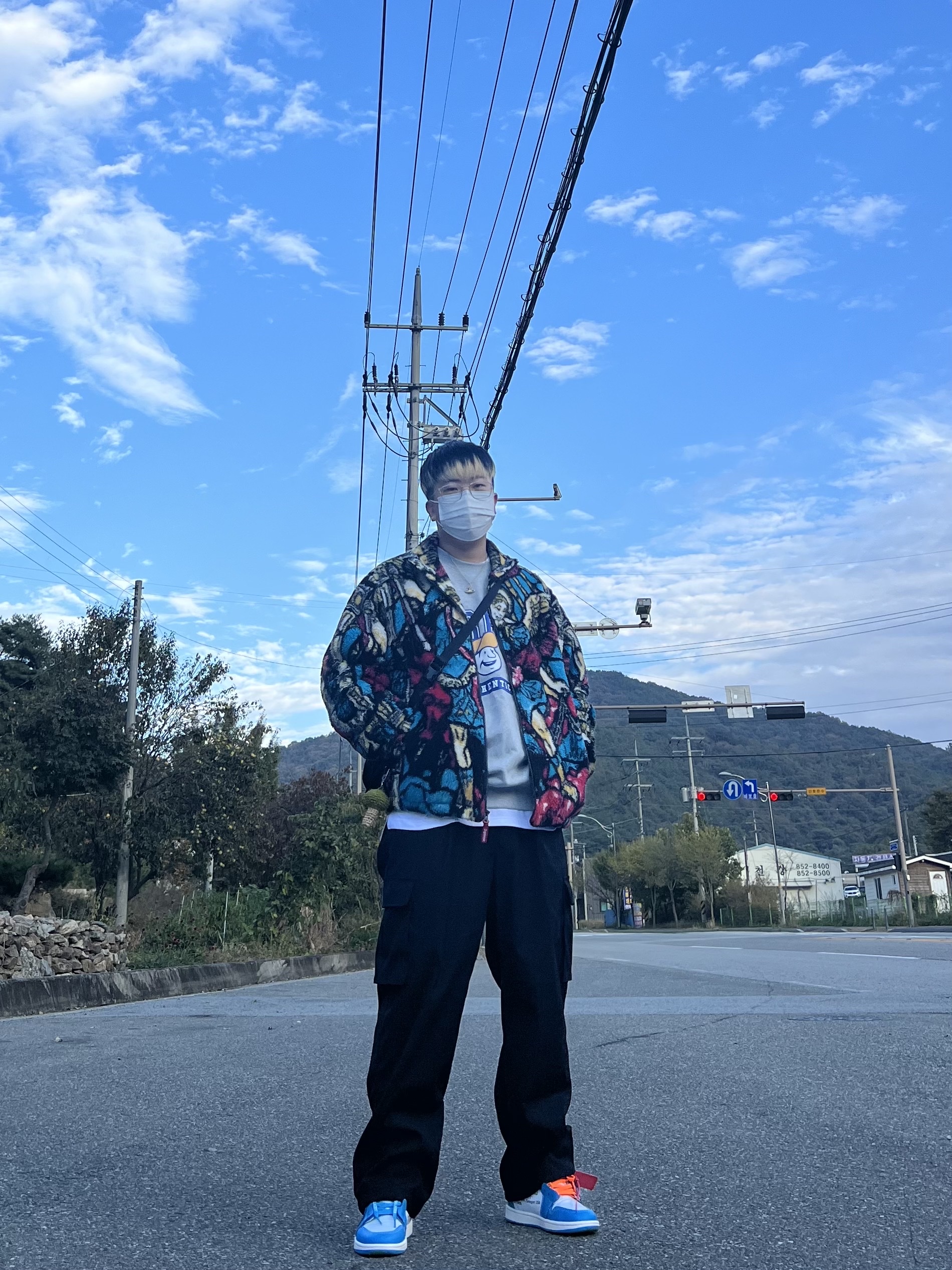 Jordan 1 x Off-White Retro High University Blue, Supreme Saint Michael Fleece Jacket White - 21SS 착용 스타일 - 2