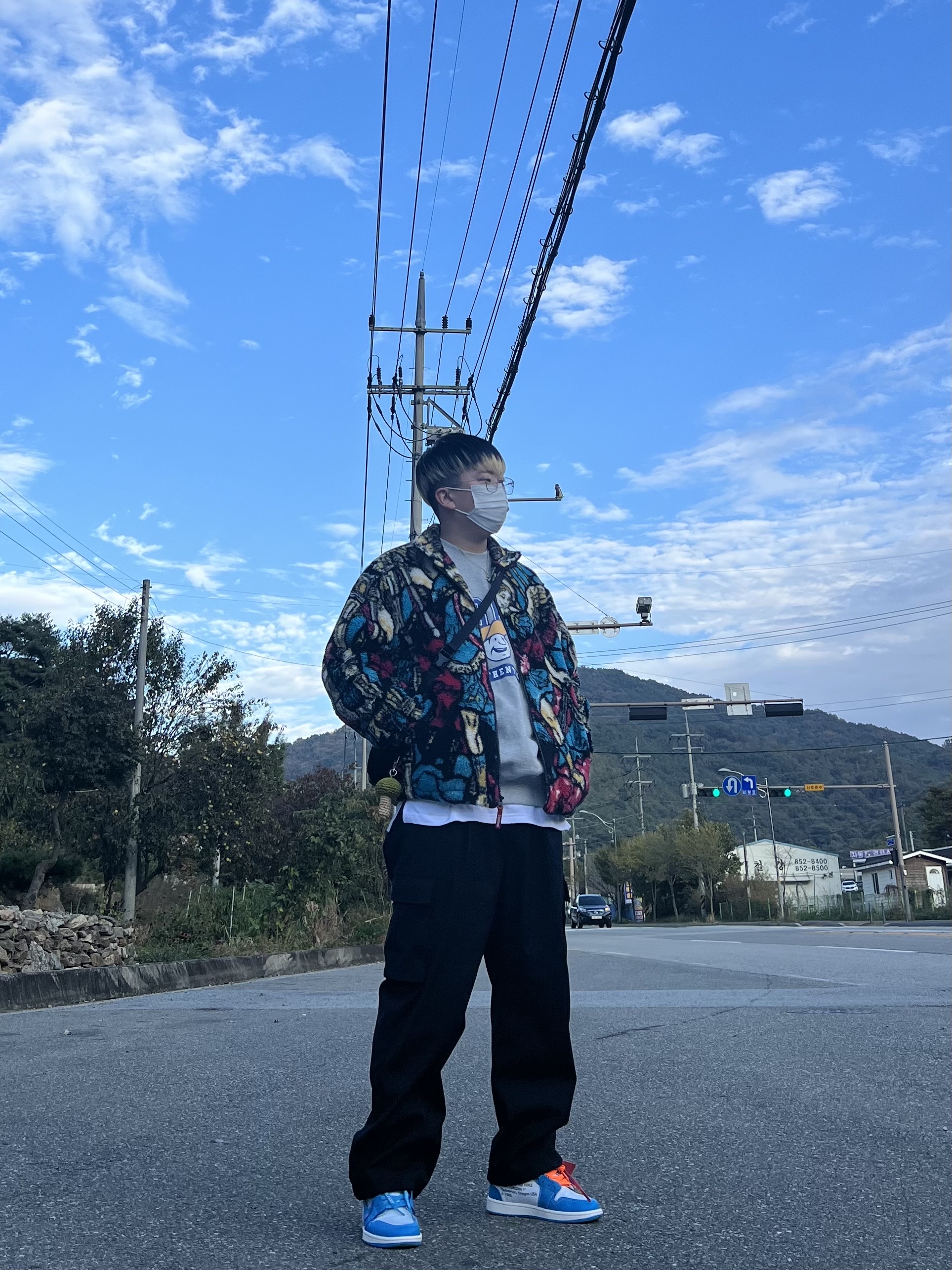 Jordan 1 x Off-White Retro High University Blue, Supreme Saint Michael Fleece Jacket White - 21SS 착용 스타일 - 1