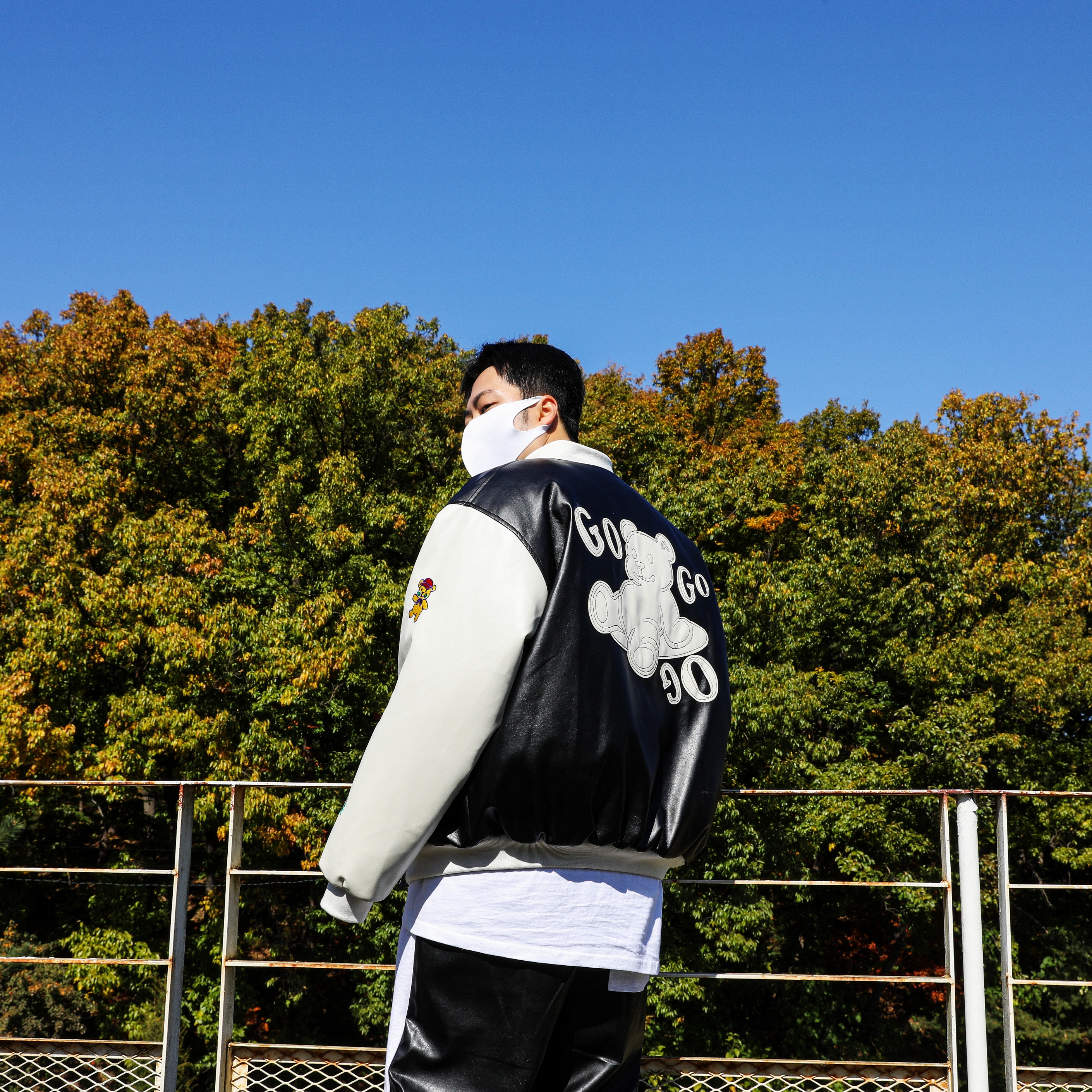 Converse x Play Comme des Garcons Chuck 70 Ox Black 착용 스타일 - 4
