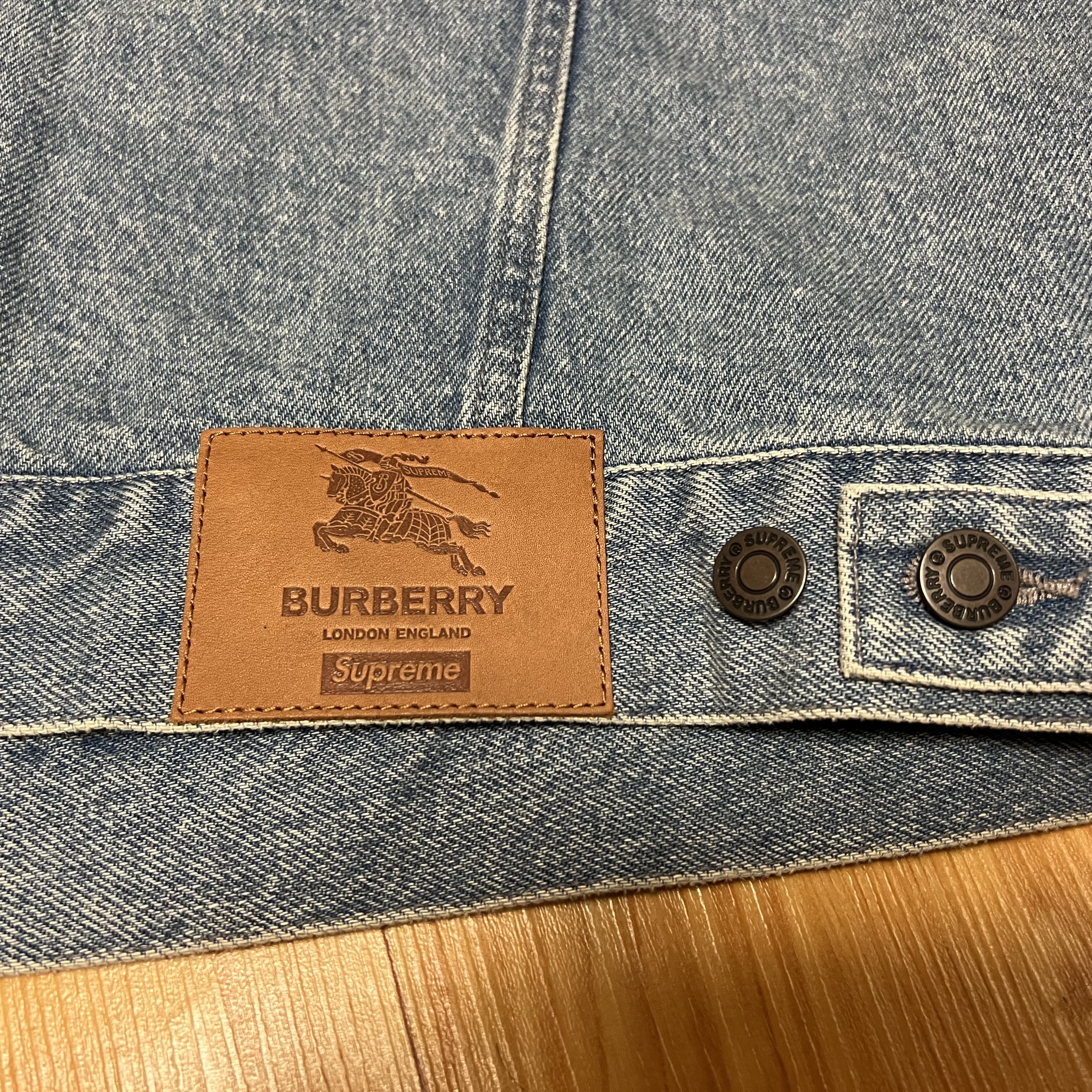 Supreme Bandana Box Logo Hooded Sweatshirt Heather Grey - 19FW, Supreme x Burberry Denim Trucker Jacket Pink - 22SS 착용 스타일 - 5