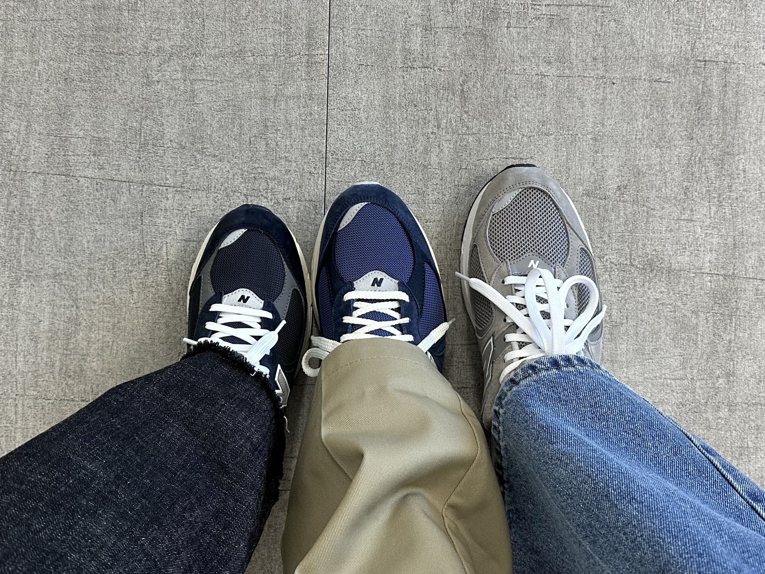 New Balance 2002R Marblehead White, New Balance 2002R Special Vintage Navy 착용 스타일 - 3