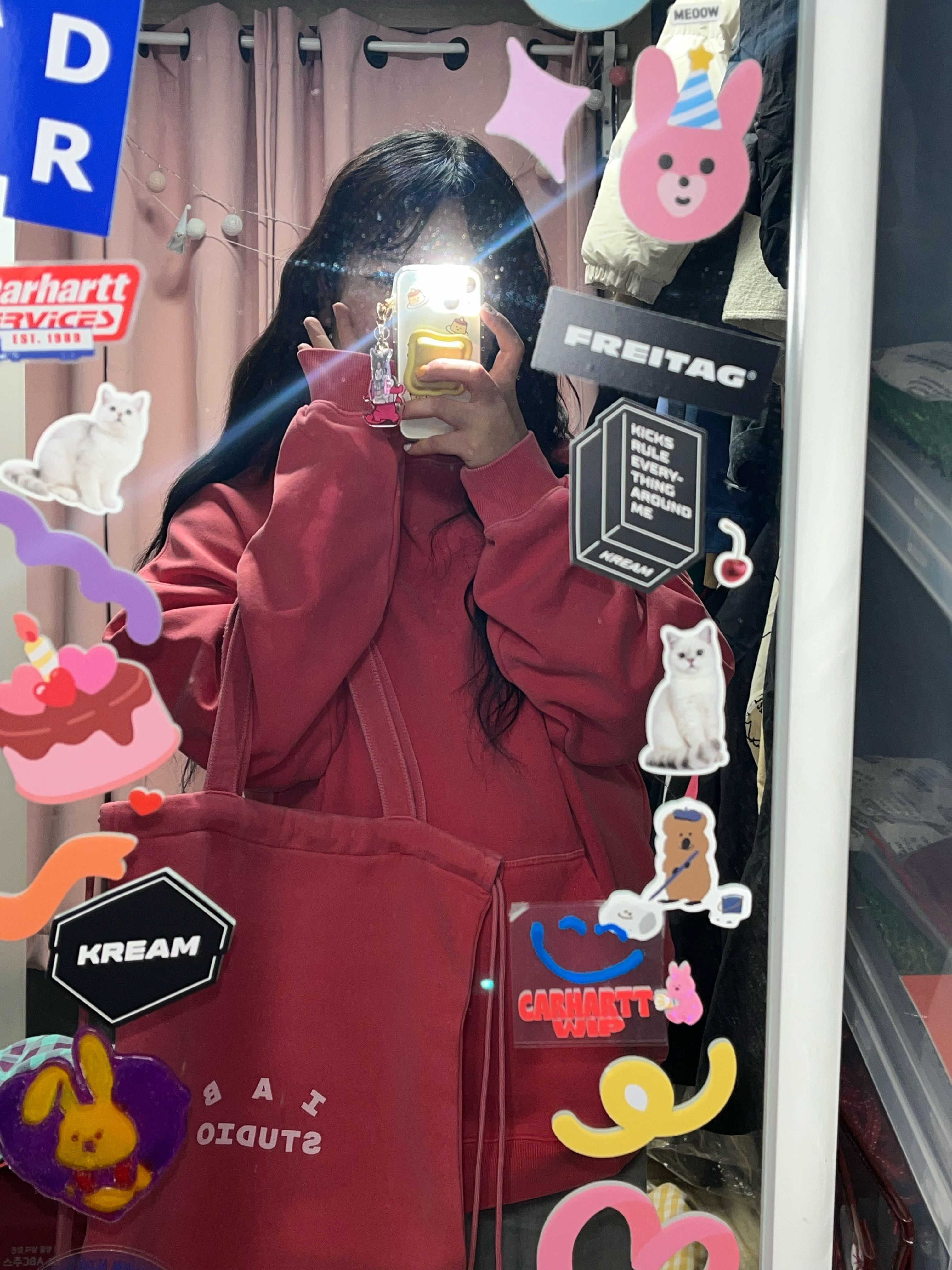 IAB Studio Pigment Hoodie & Sack Coral 착용 스타일