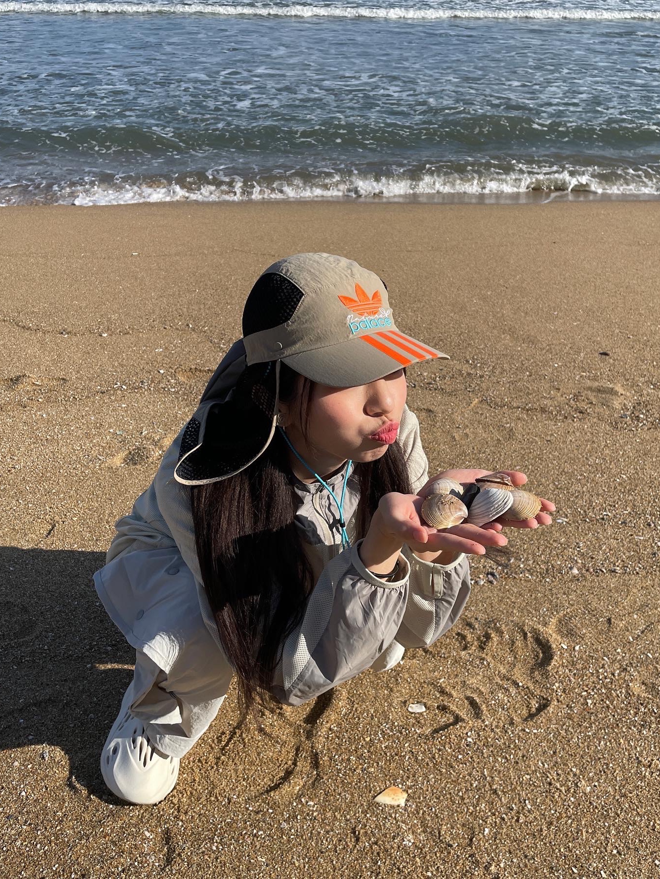 Palace x Adidas Nature Cap Blanch Cargo Signal Orange - 22SS, Sansan Gear Wave Pants Gray - 22SS 착용 스타일 - 2