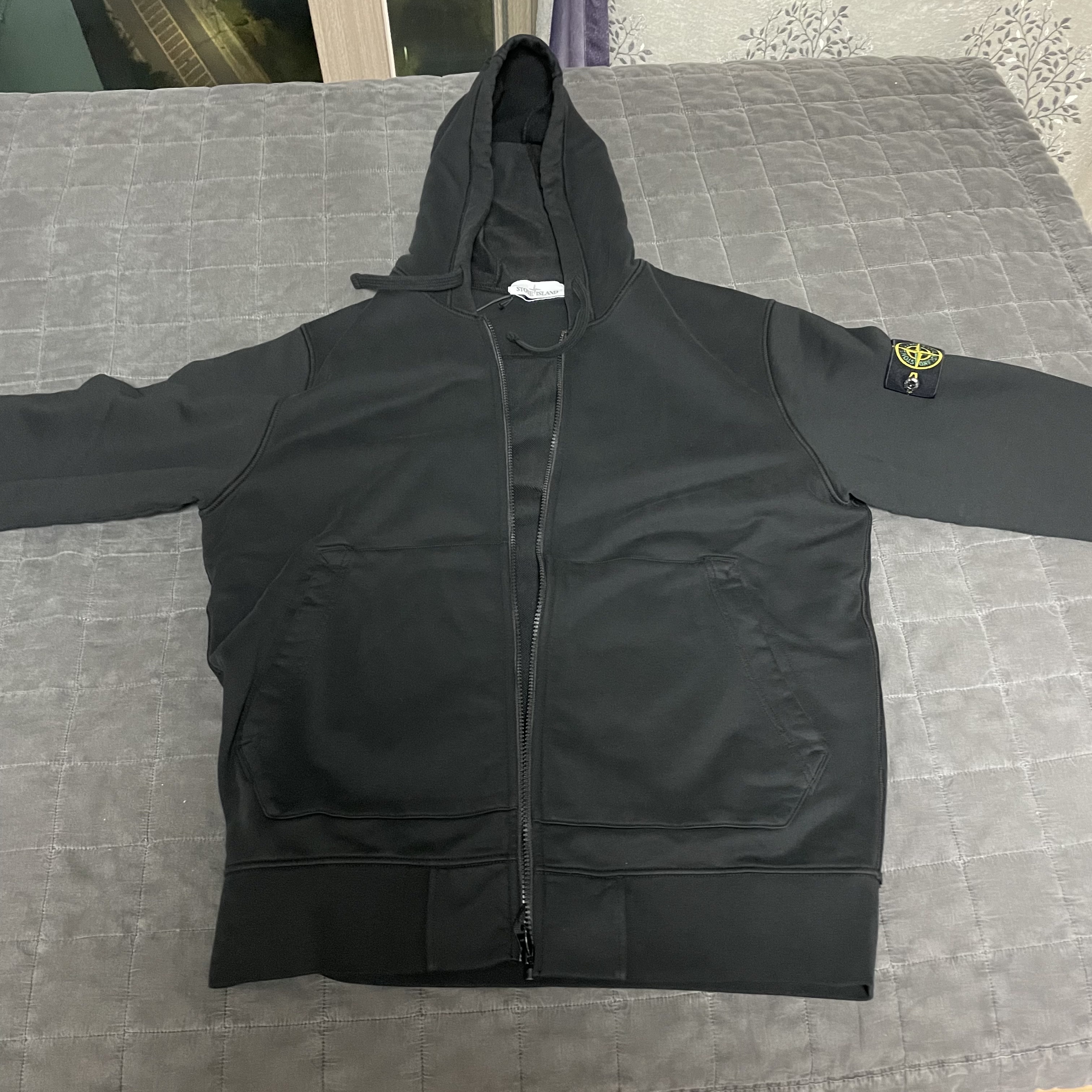 Stone Island 64251 Cotton Fleece Full Zip Hooded Sweatshirt Black - 22SS 착용 스타일