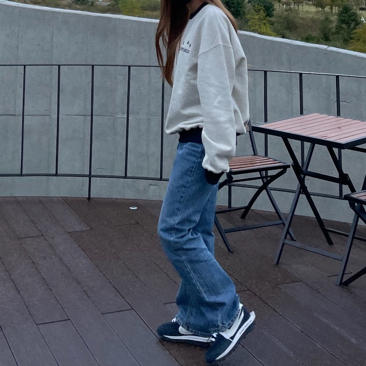 IAB Studio Sweatshirt Oatmeal Navy, Nike x Sacai x Fragment LDWaffle Blackened Blue 착용 스타일 - 1